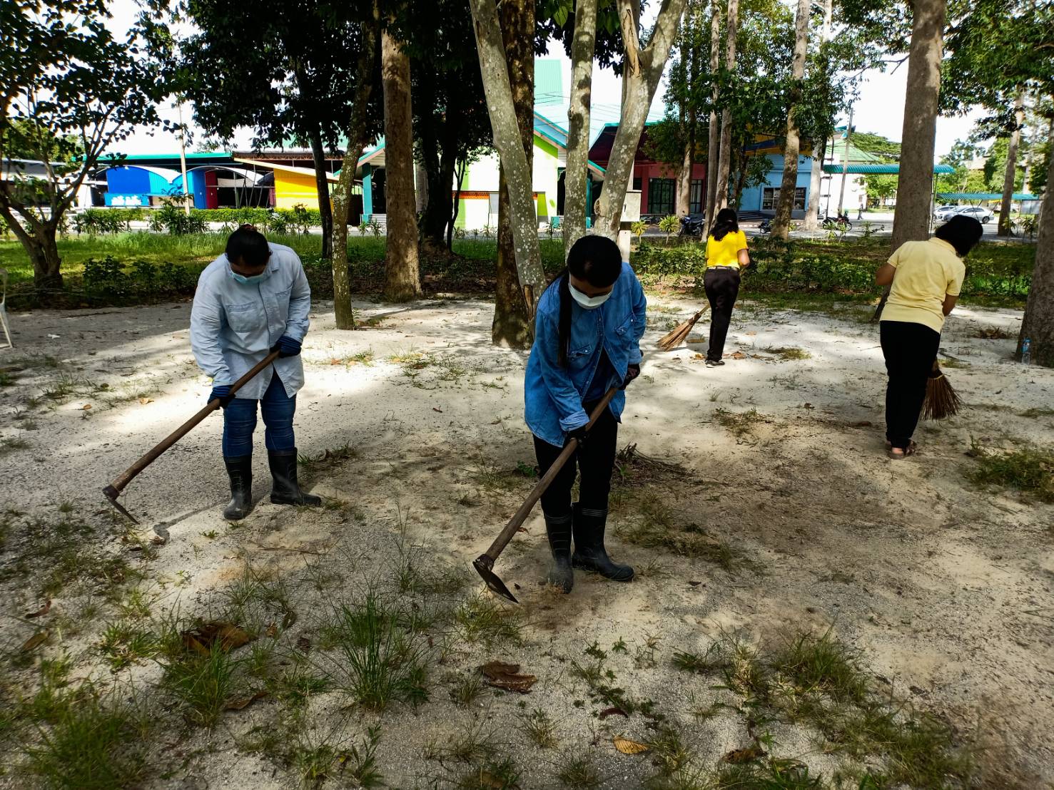 พนักงานส่วนกิจการนักศึกษาร่วมกิจกรรม "จิตอาสาพัฒนาลานธรรม เดือน สิงหาคม 2564" ครั้งที่ 3