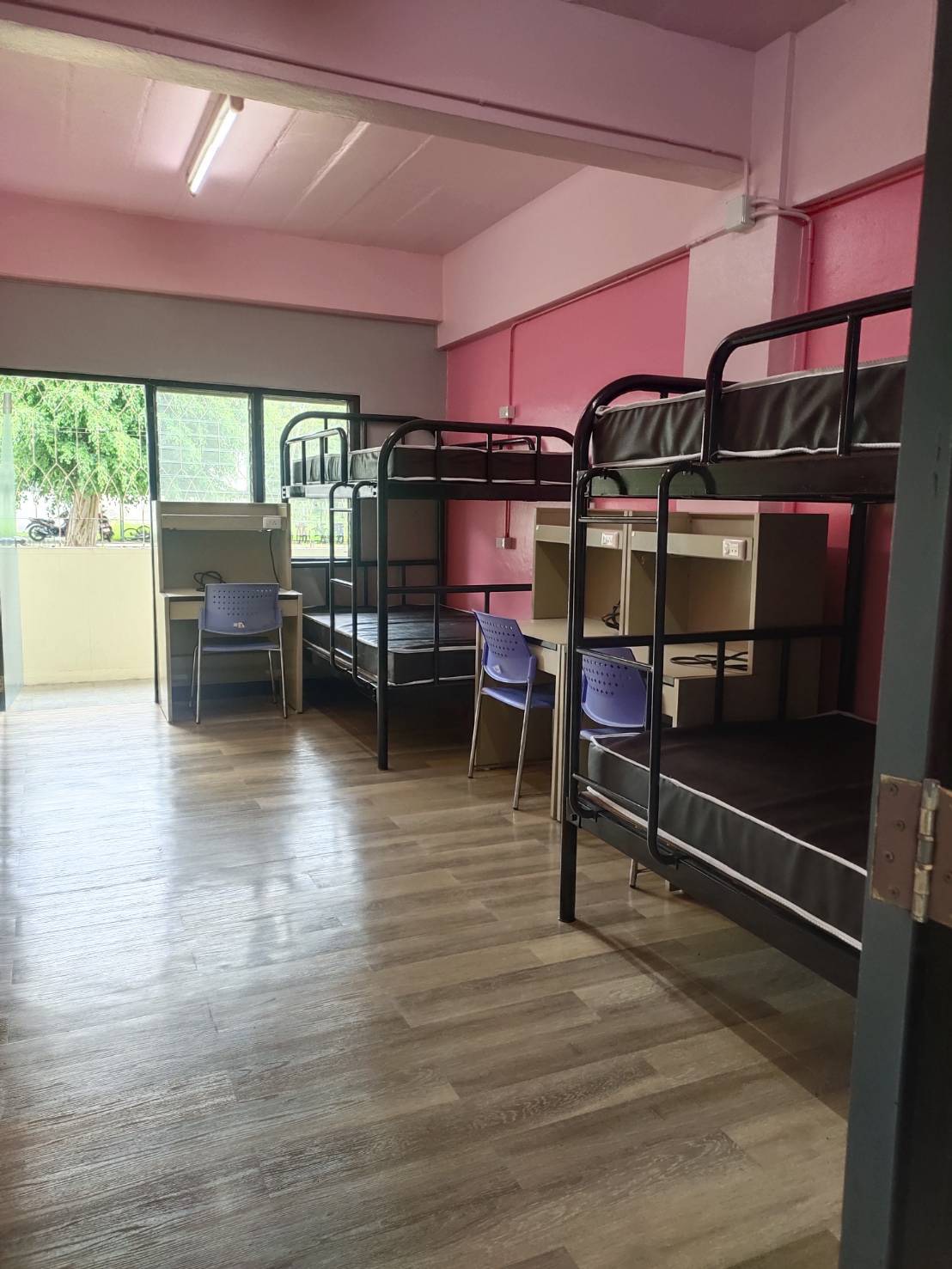 รองอธิการบดีฝ่ายกิจการนักศึกษาตรวจรับห้องพักตัวอย่างหอพักลักษณานิเวศ 4 และ 5