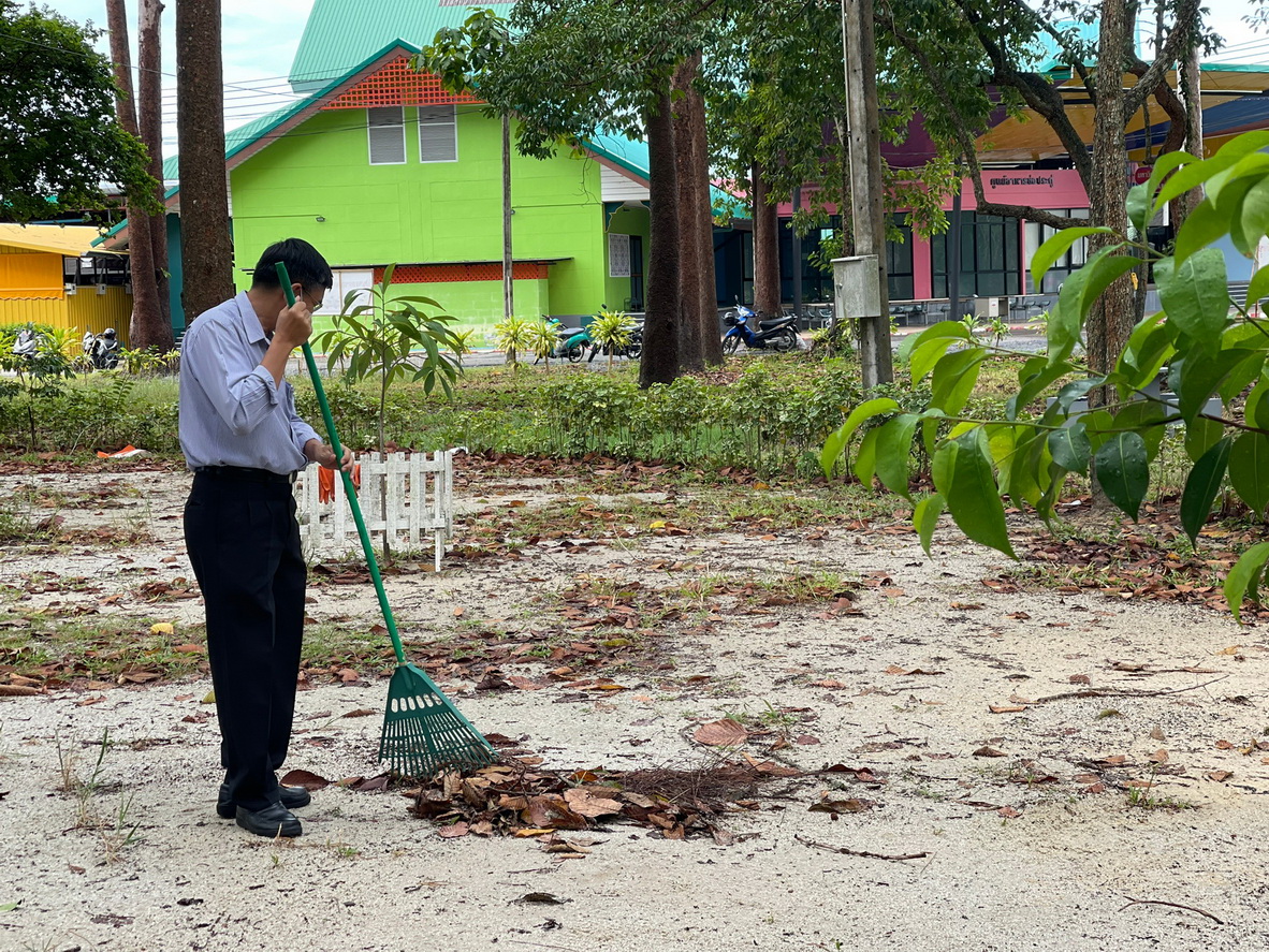 จิตอาสาพัฒนาลานธรรม เนื่องในโอกาสวันแม่แห่งชาติ 2564