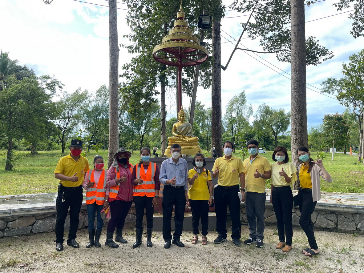 จิตอาสาพัฒนาลานธรรม เนื่องในโอกาสวันแม่แห่งชาติ 2564
