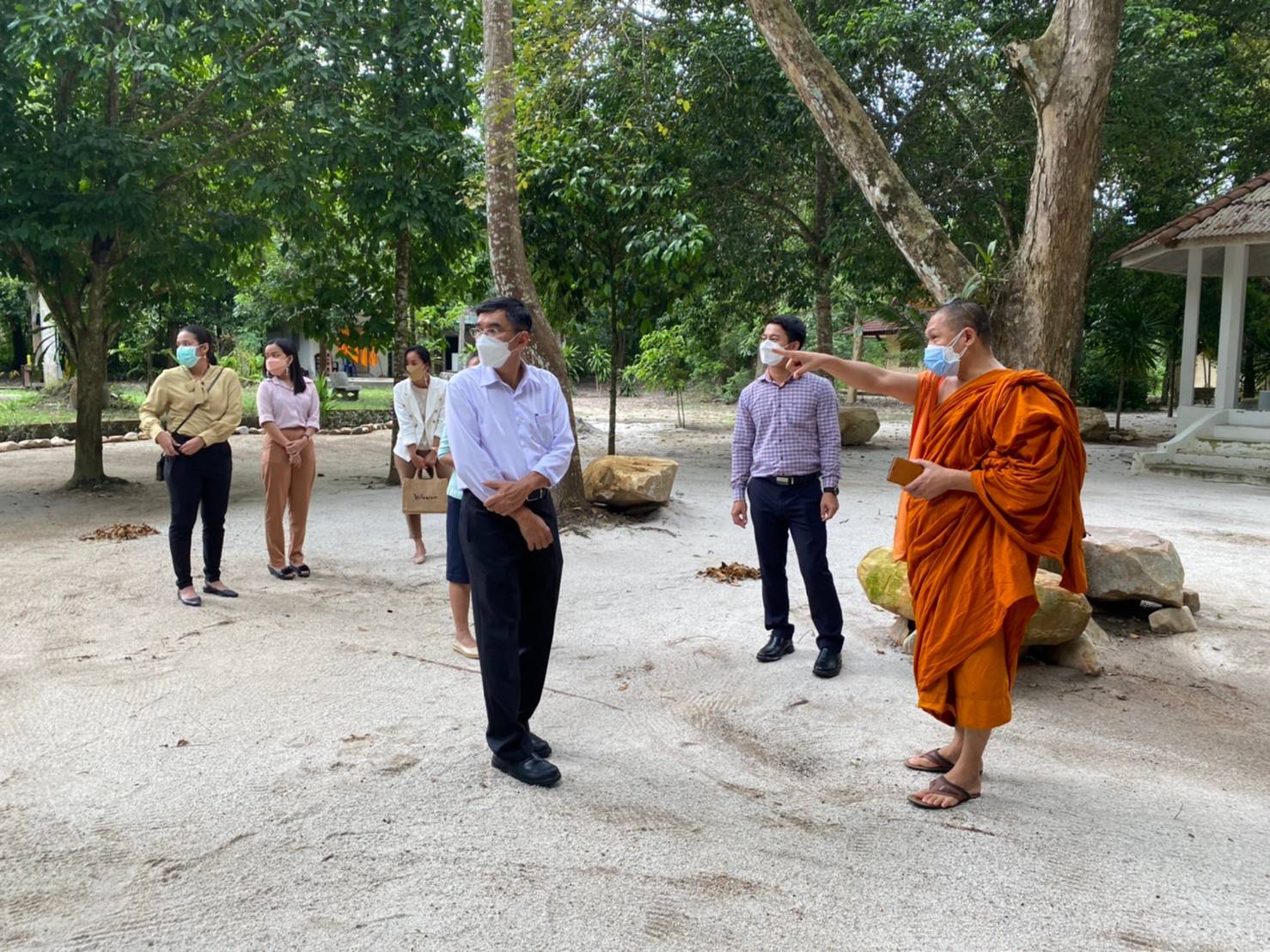 รองอธิการบดีฝ่ายกิจการนักศึกษาเยี่ยมชมวัดวิมุตติธรรมและกราบนมัสการเจ้าคณะจังหวัดนครศรีธรรมราช