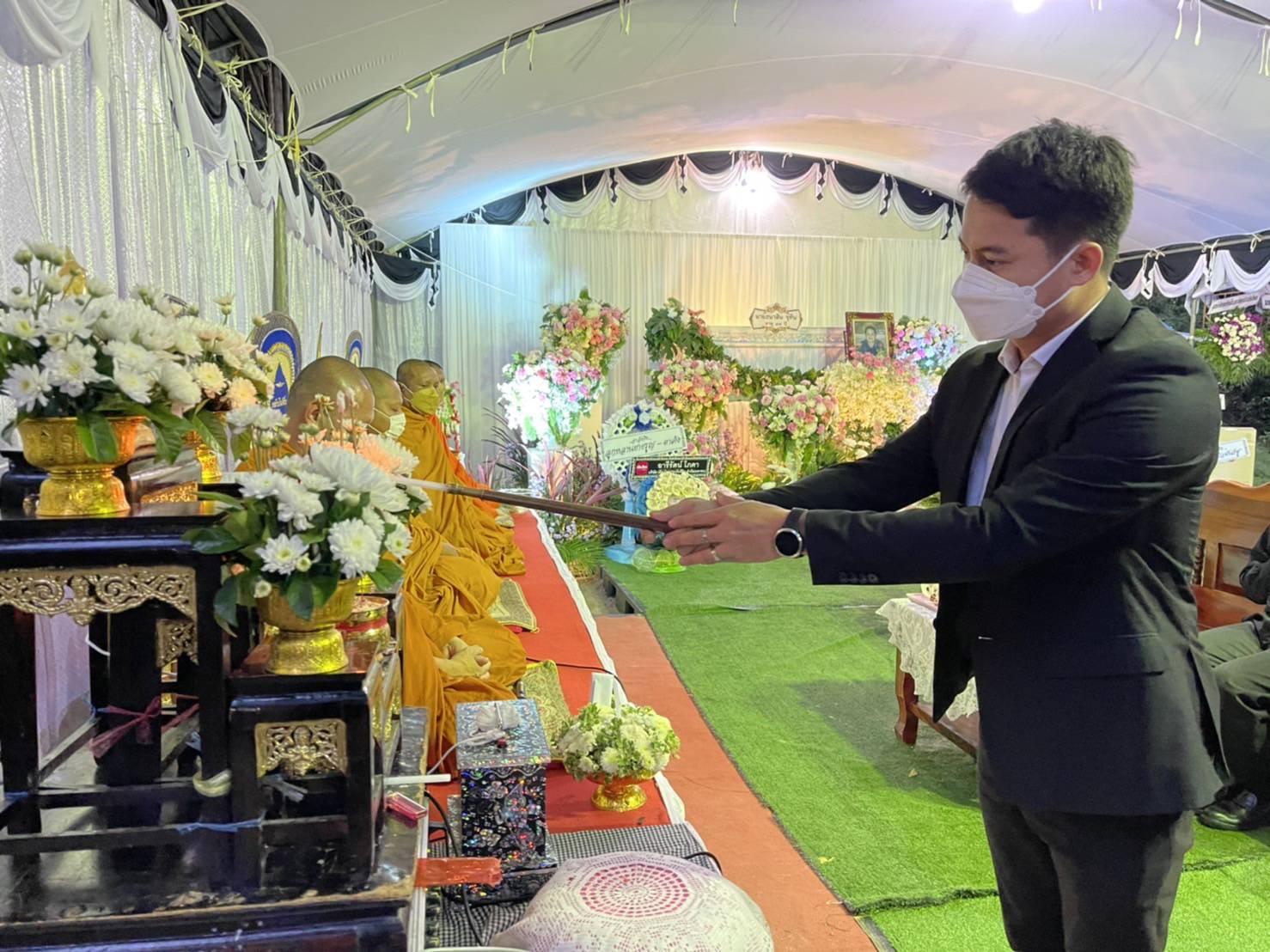 ผู้บริหารและพนักงาน ม.วลัยลักษณ์ ร่วมสวดอธิธรรมบำเพ็ญกุศลศพสามีคุณวรภิดา จู่ทิ่น