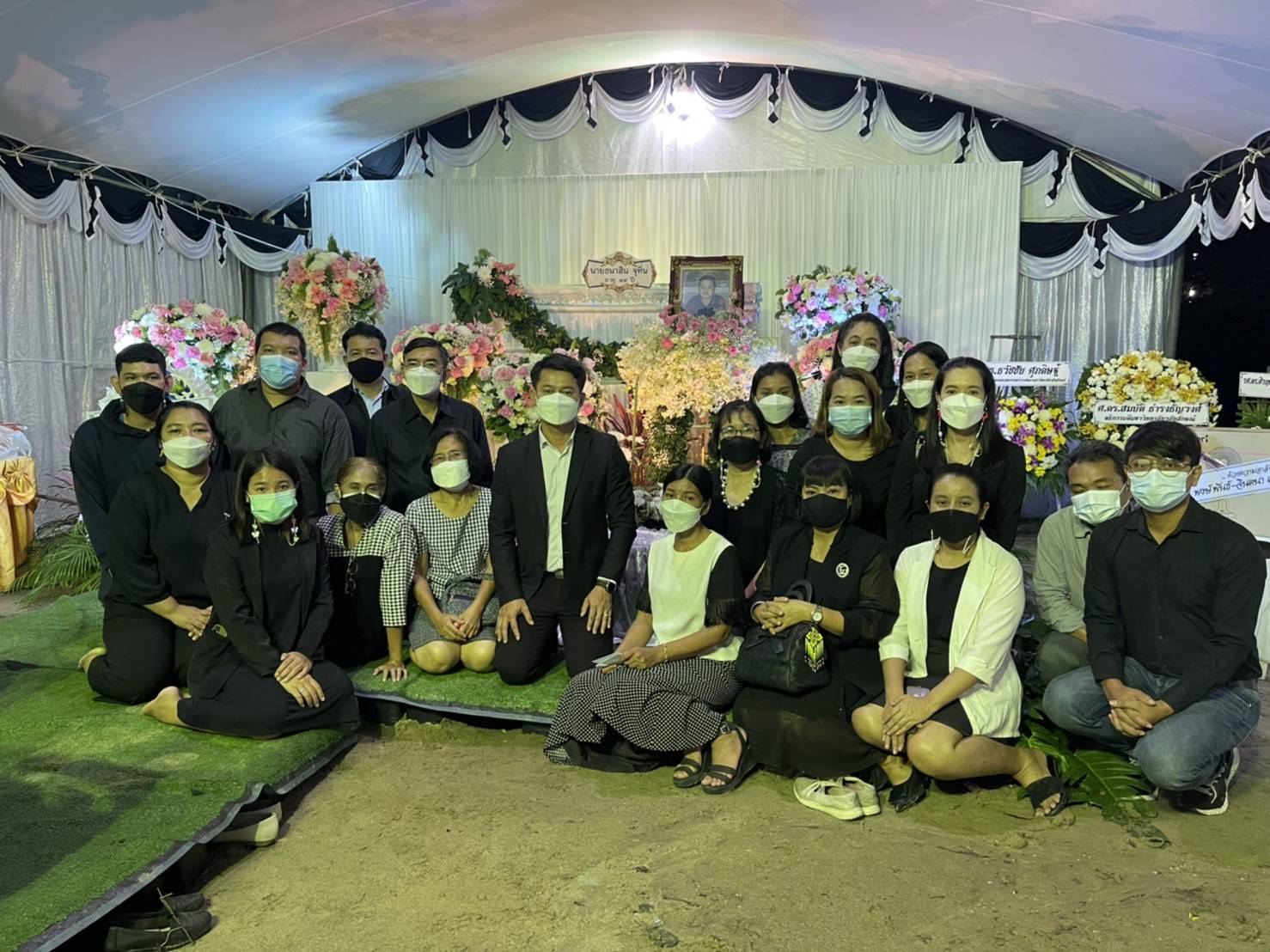 ผู้บริหารและพนักงาน ม.วลัยลักษณ์ ร่วมสวดอธิธรรมบำเพ็ญกุศลศพสามีคุณวรภิดา จู่ทิ่น