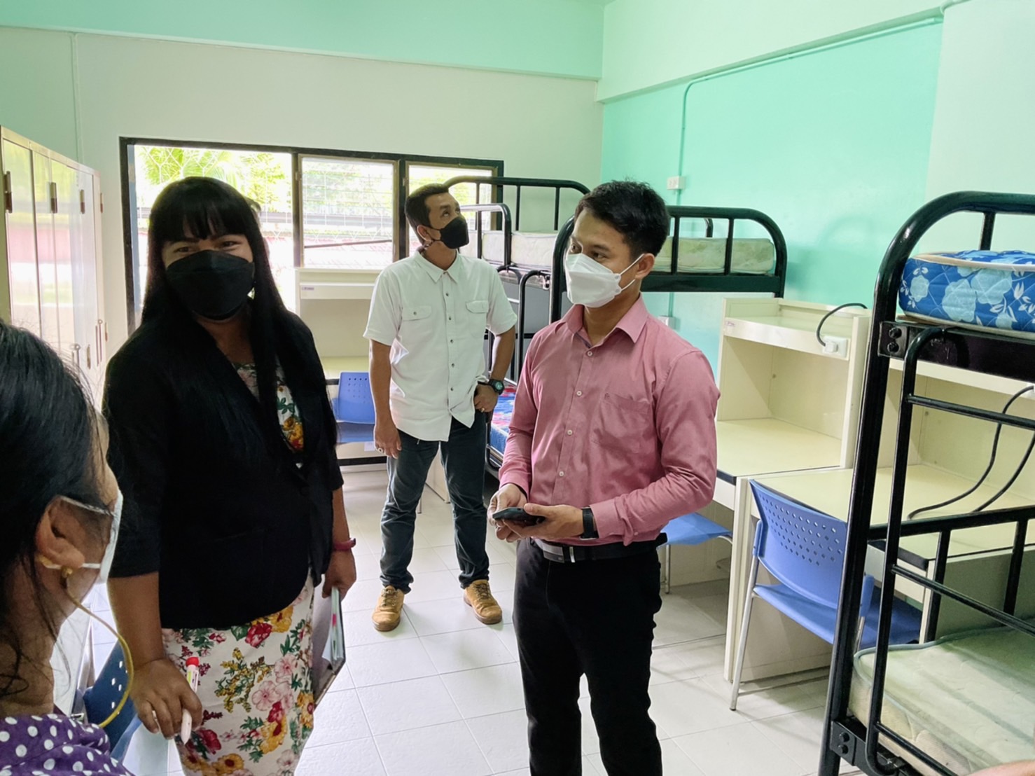 รองอธิการบดีฝ่ายกิจการนักศึกษาตรวจรับและลงนามรับงานปรับปรุงห้องพักลักษณานิเวศ 4 และ 5