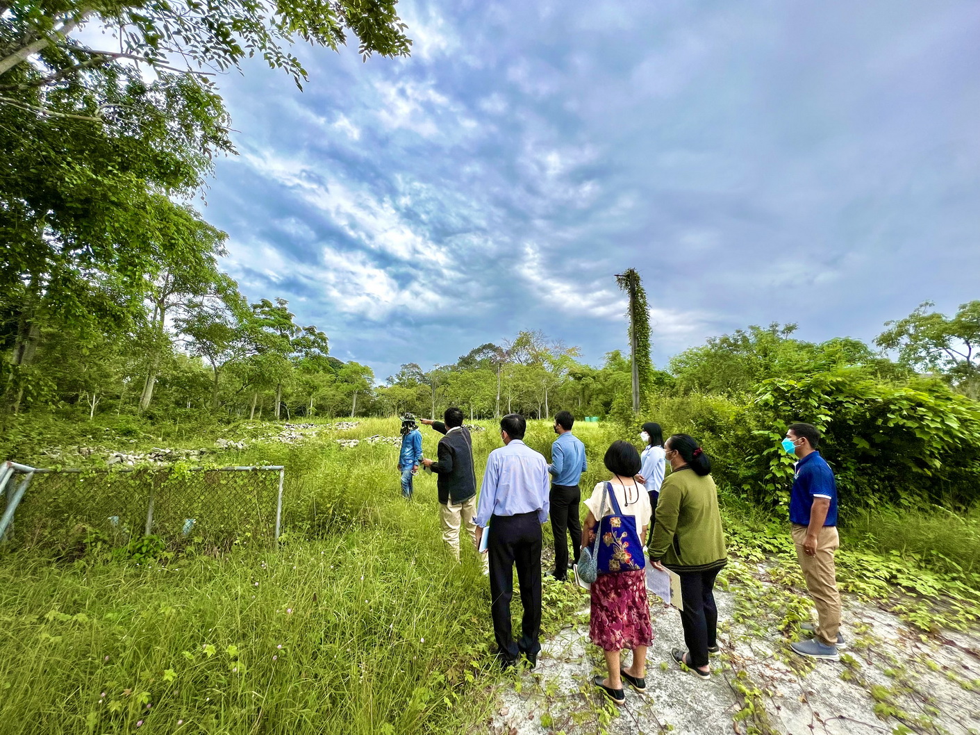 รักษาการแทนรองอธิการบดีสำรวจพื้นที่วางแผนปรับภูมิทัศน์บริเวณเขตหอพัก