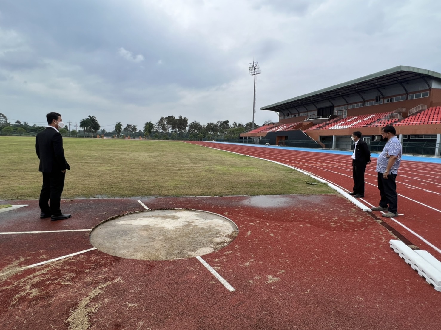 รักษาการแทนรองอธิการบดีลงพื้นที่ศูนย์กีฬาฯ ติดตามงานซ่อมบำรุง