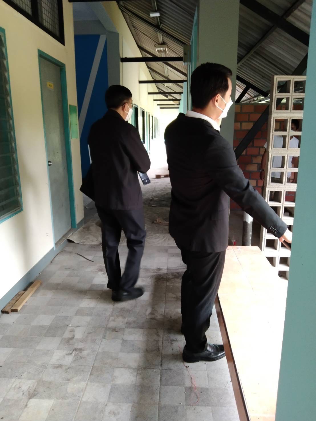 รักษาการแทนรองอธิการบดีติดตามงานปรับปรุงหอพักลักษณานิเวศและศูนย์ติว