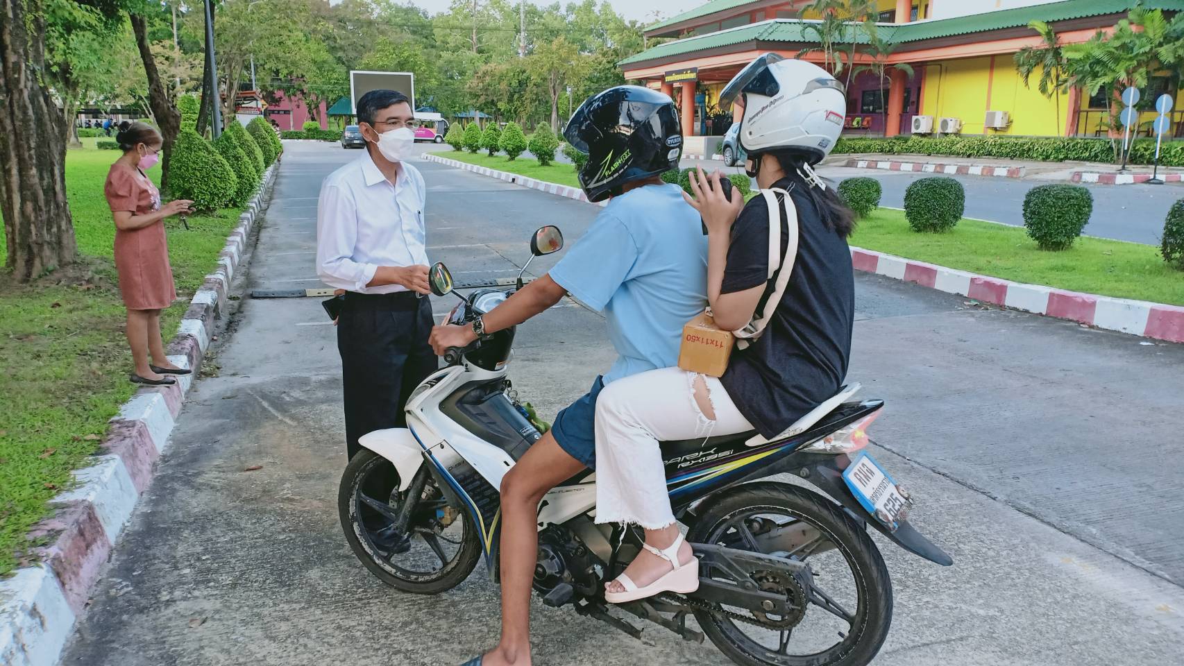 กิจกรรมประชาสัมพันธ์วินัยจราจรในเขตหอพักนักศึกษา