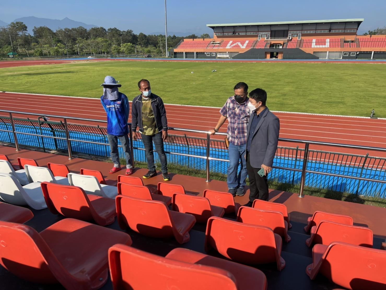 รักษาการรองอธิการบดีติดตามงานปรับปรุงสนามกีฬากลางก่อนตรวจรับงานงวดที่ 11