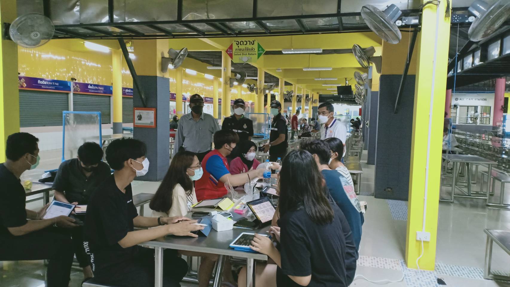 ตรวจเยี่ยมนักศึกษาเตรียมสอบกลางภาค