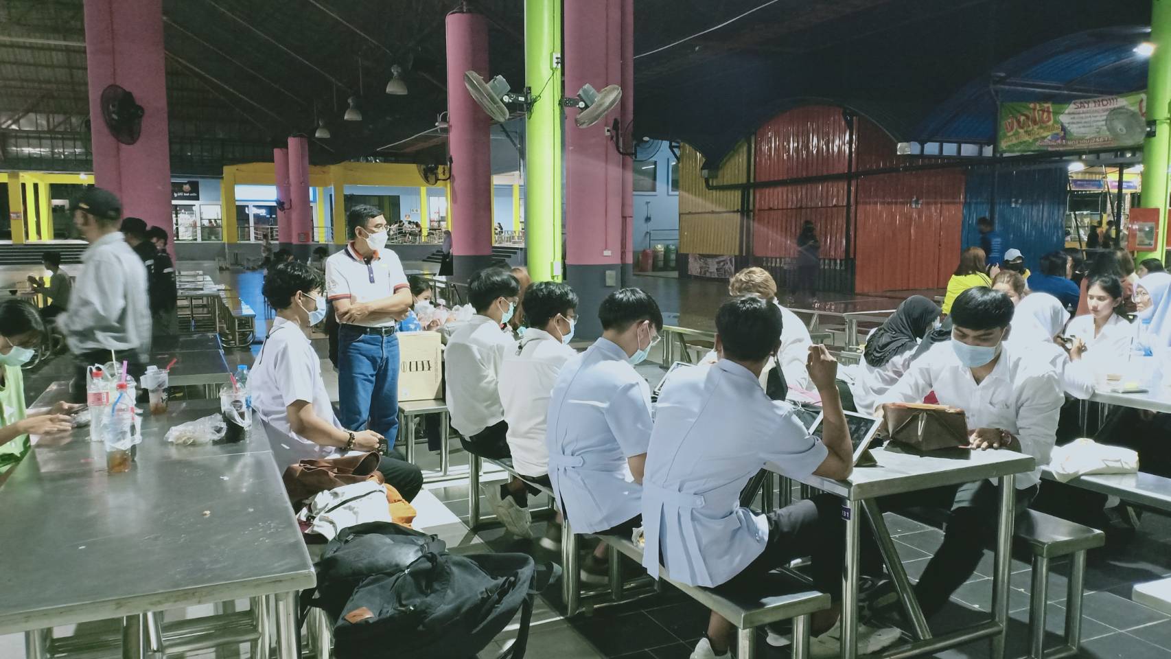 ตรวจเยี่ยมนักศึกษาเตรียมสอบกลางภาค