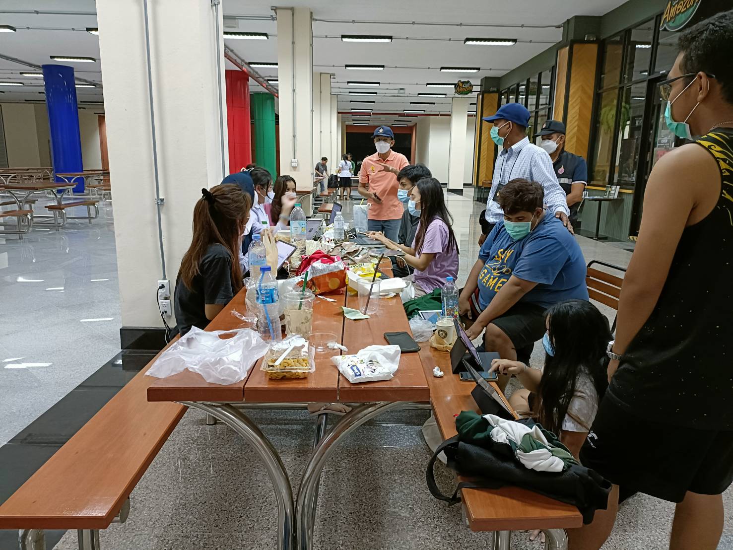 ลงพื้นที่เฝ้าระวังนักศึกษาปฏิบัติตามหลักสาธารณสุข