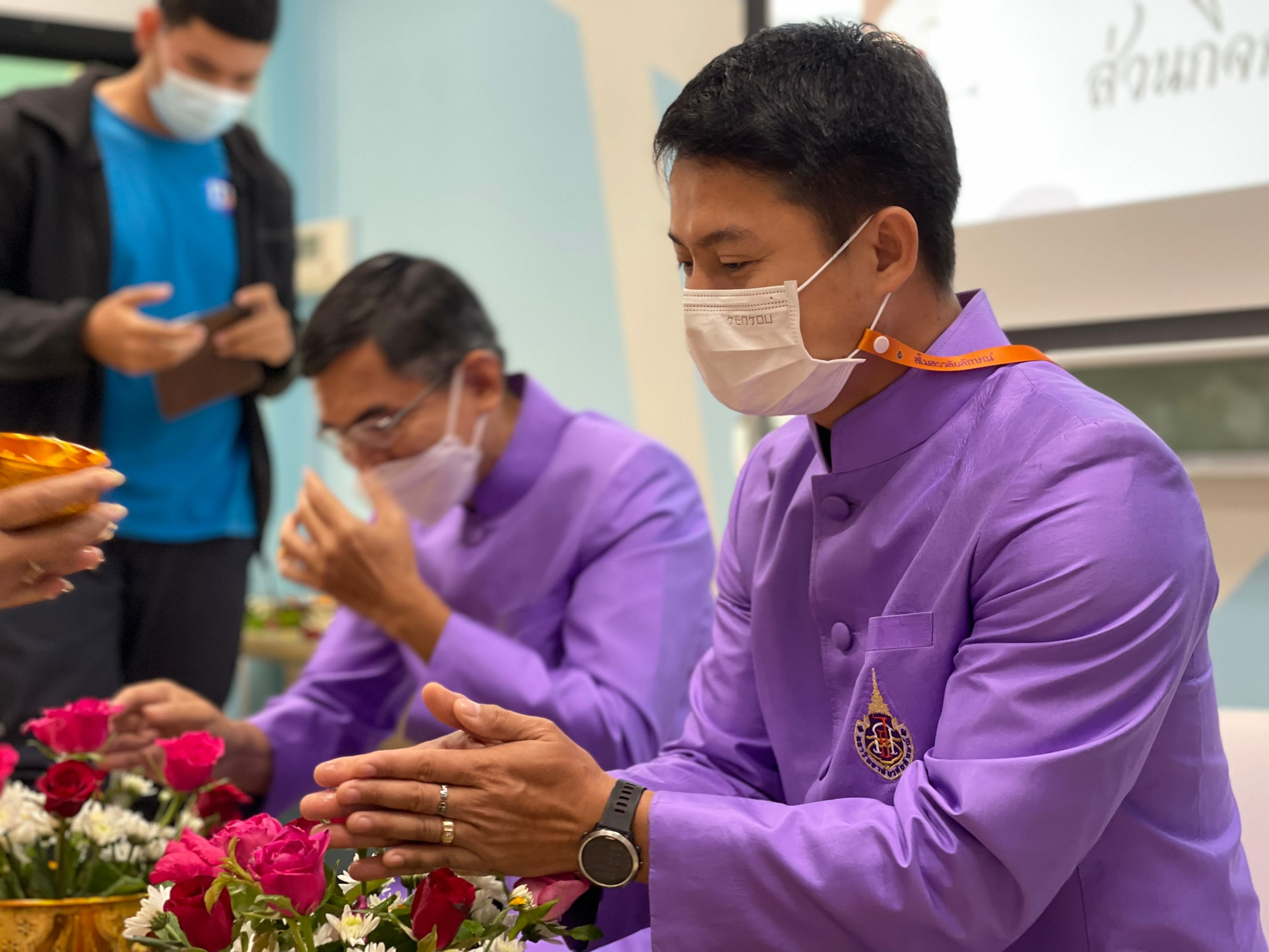 พนักงานส่วนกิจการนักศึกษาร่วมกิจกรรม "รดน้ำขอพรสงกรานต์ 2565"