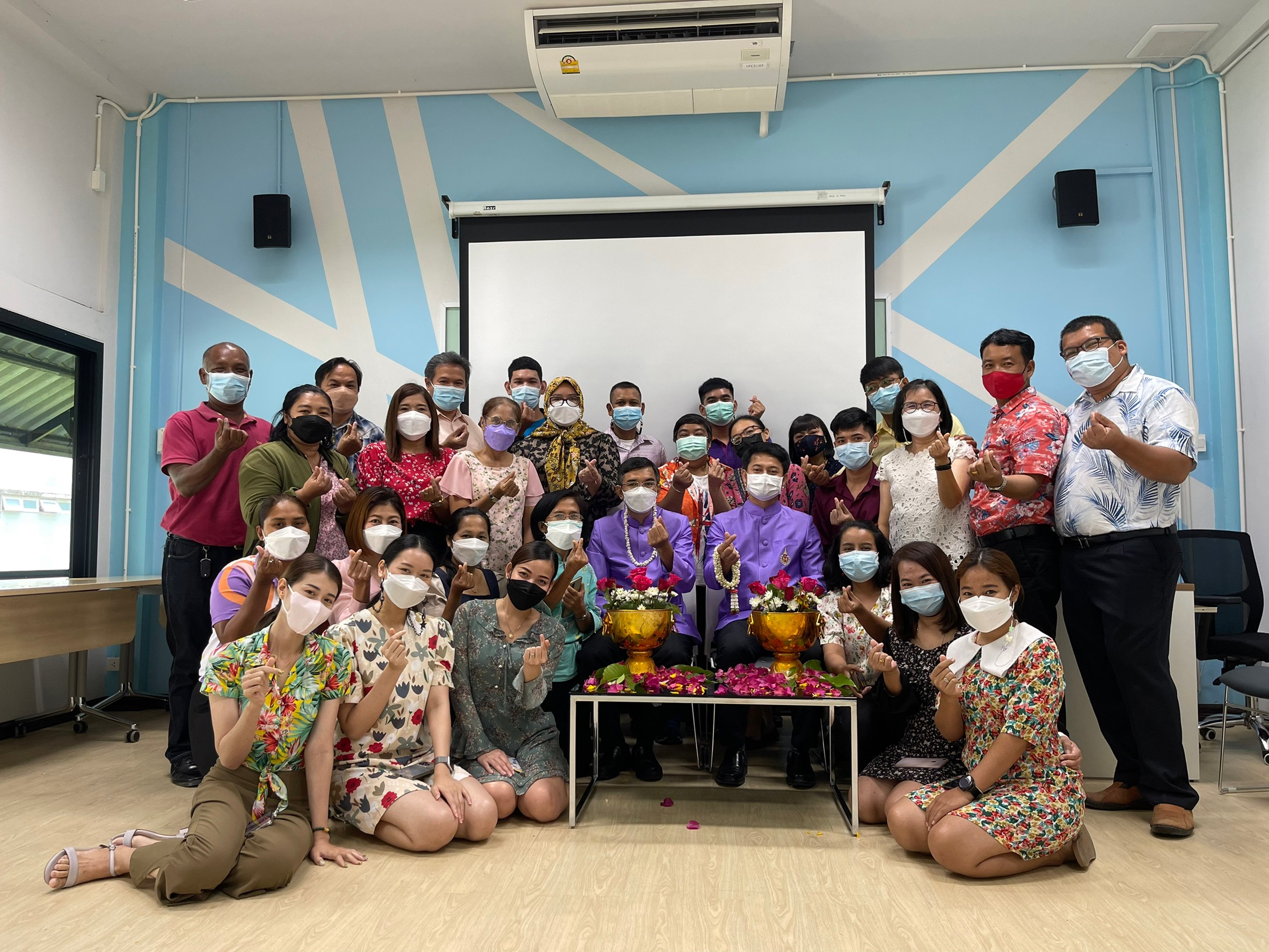 พนักงานส่วนกิจการนักศึกษาร่วมกิจกรรม "รดน้ำขอพรสงกรานต์ 2565"