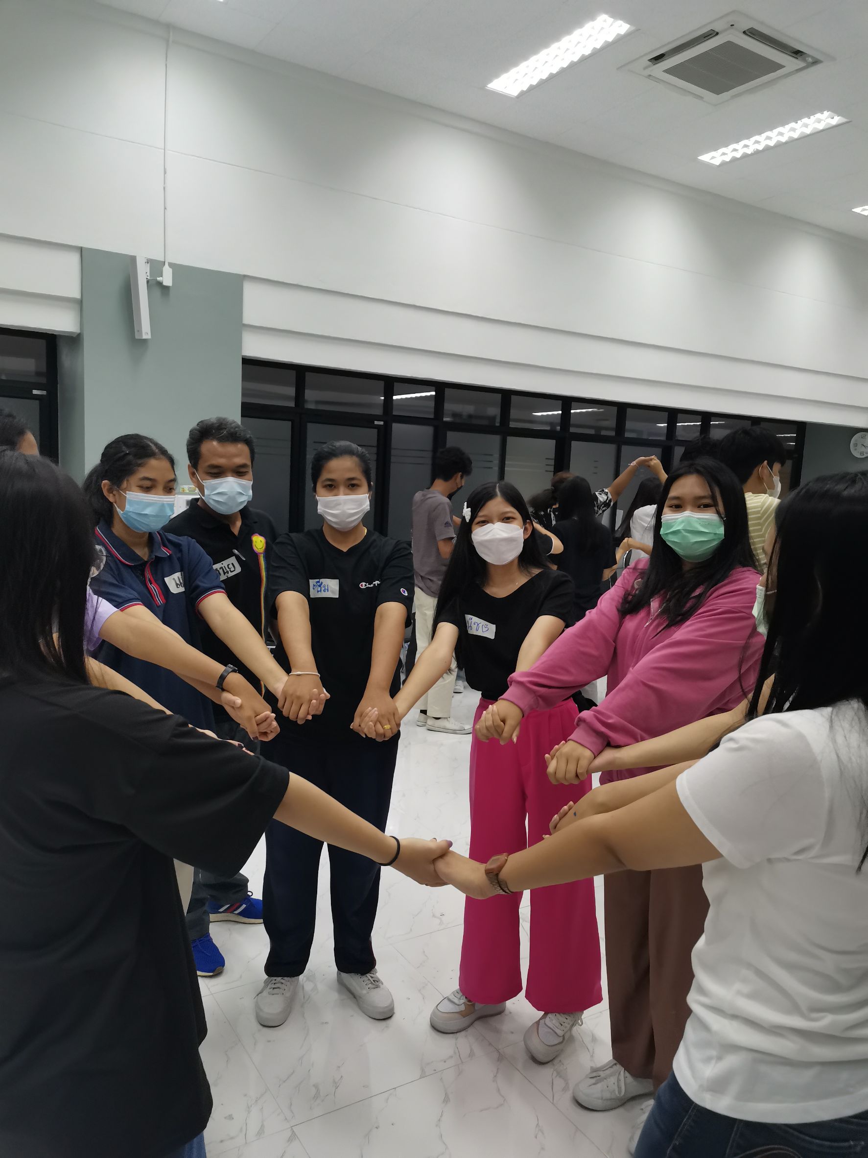 สานสัมพันธ์ แต่งเติมฝัน เศรษฐศาสตร์