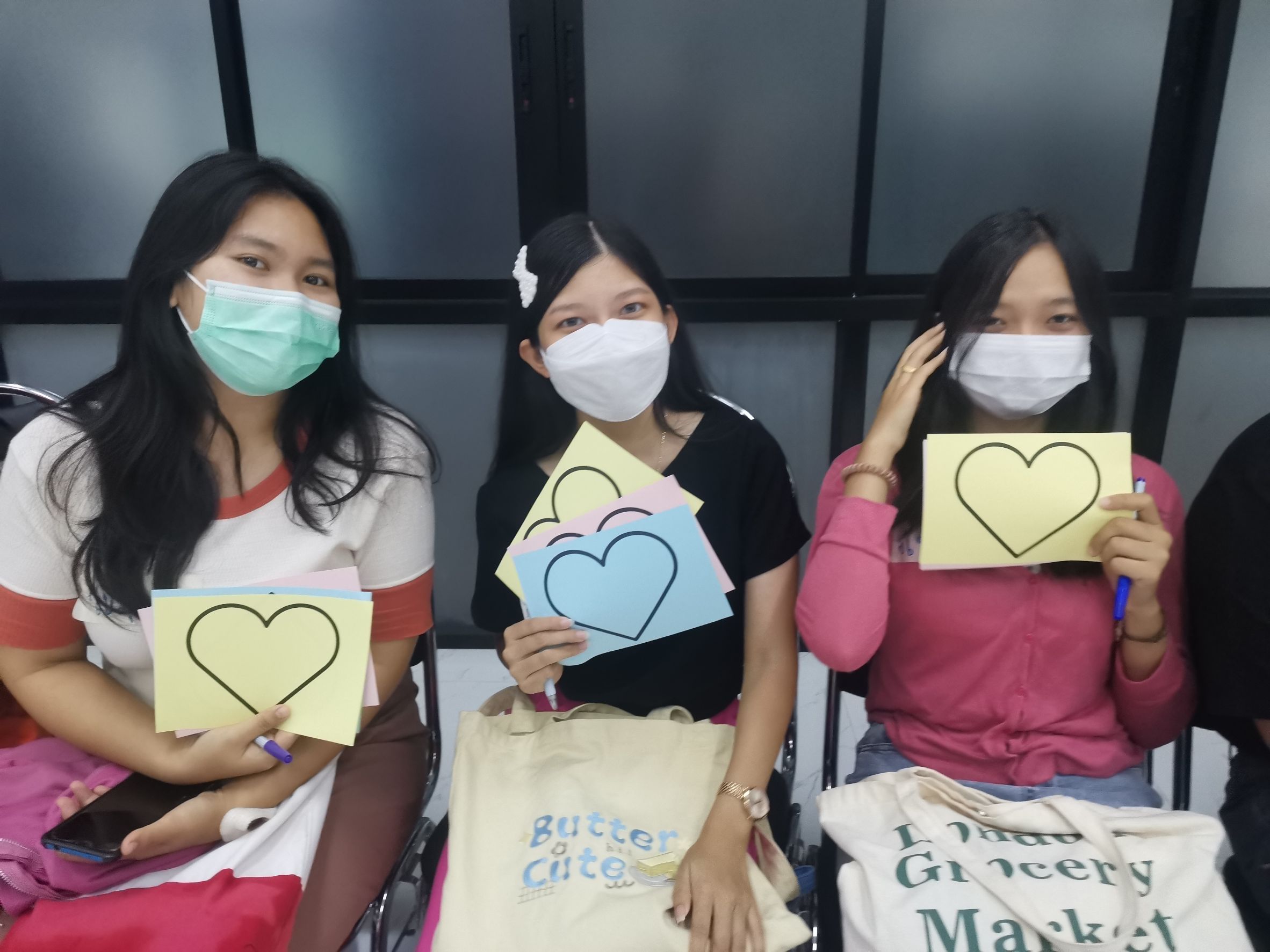 สานสัมพันธ์ แต่งเติมฝัน เศรษฐศาสตร์