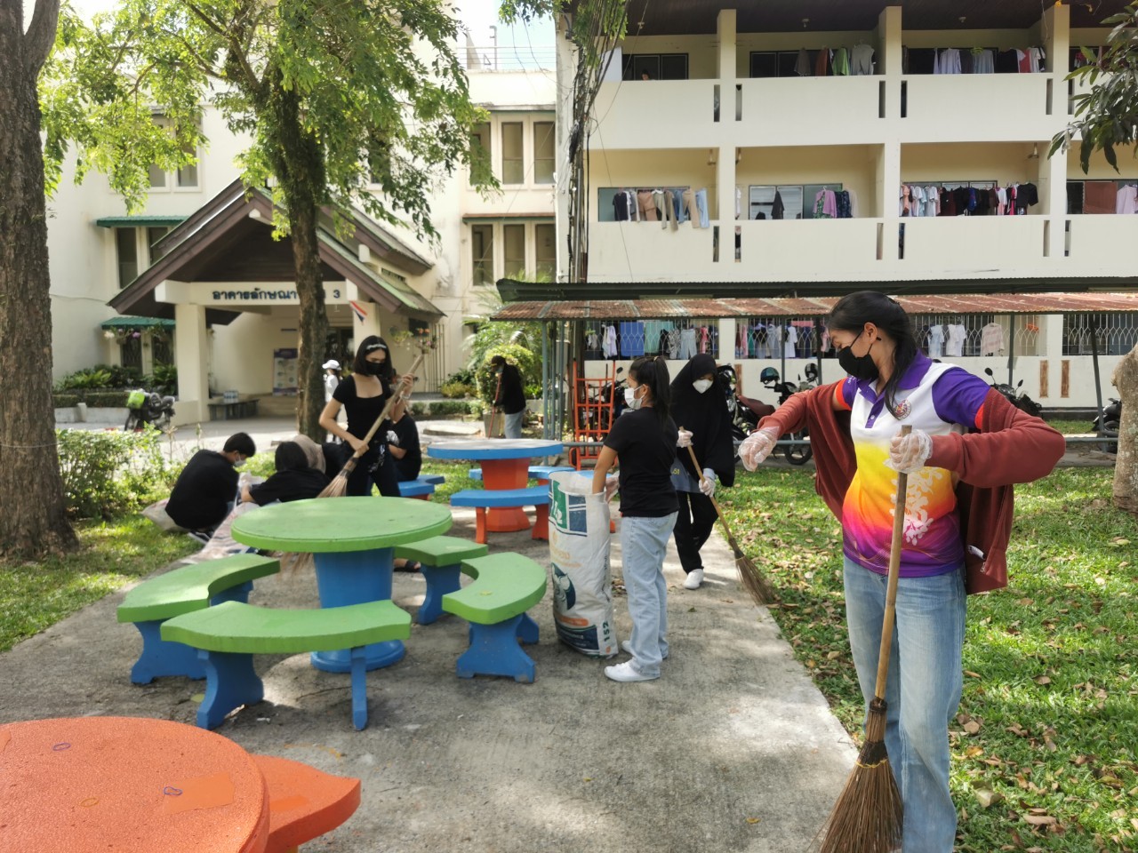 นักศึกษาพร้อมใจร่วมกิจกรรมจิตอาสา "เราทำความดี ด้วยหัวใจ"