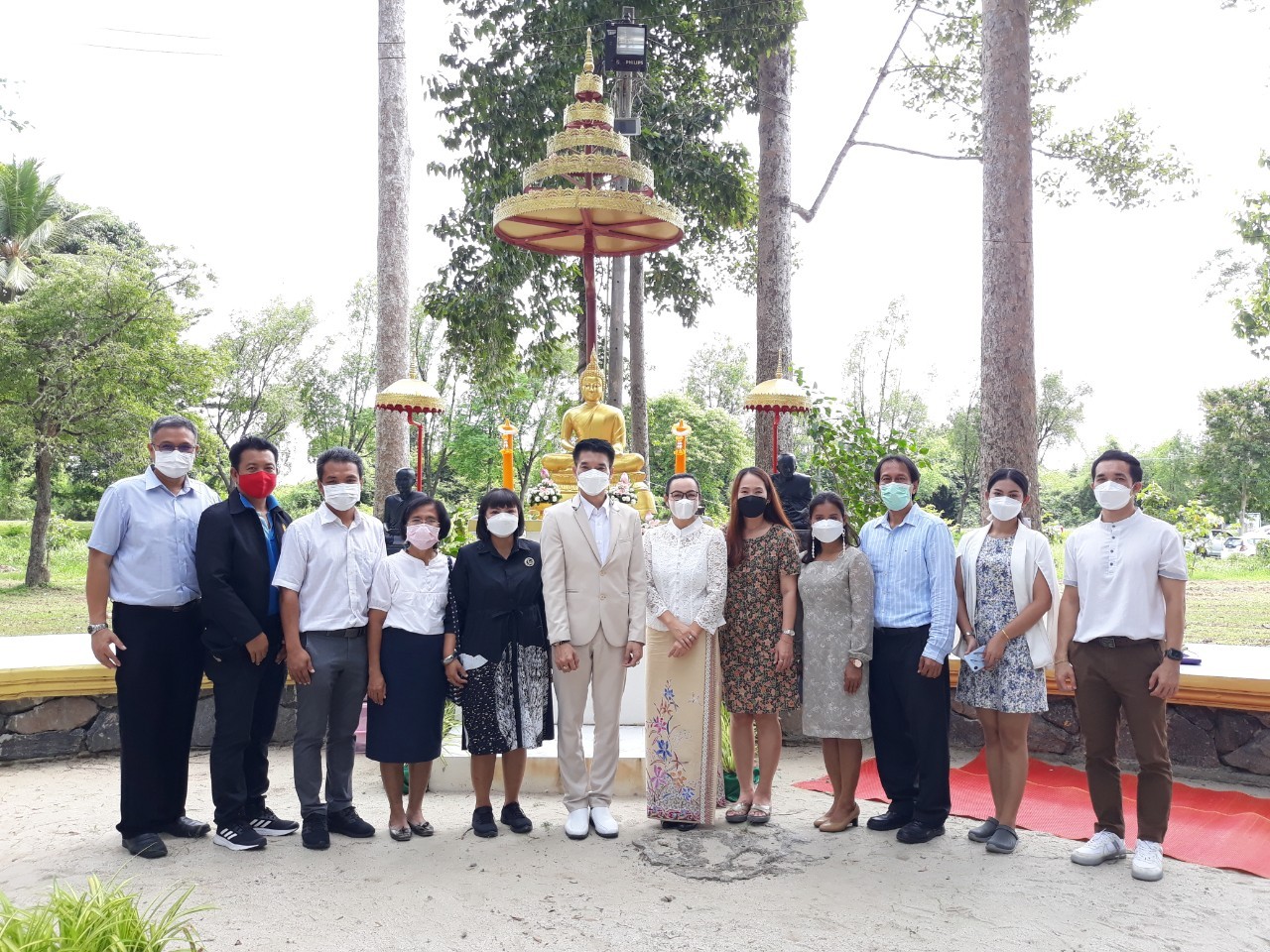 บุคลากร สพน. ร่วมสืบสานประเพณีหล่อเทียนพรรษา 2565