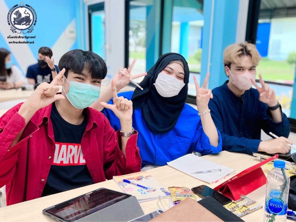 Tutor Center และสโมสรนักศึกษารัฐศาสตร์ จัดกิจกรรมติวทบทวนรายวิชาให้แก่นักศึกษาของสำนัก