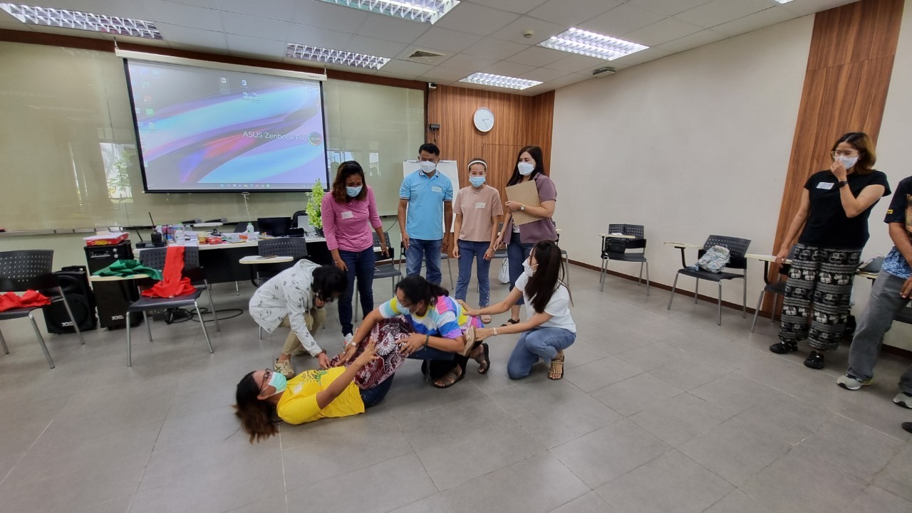 บุคลากรศูนย์ Smile & Smart Center เป็นวิทยากรการฝึกอบรมหัวข้อ “Mindfulness in the Workplace: Search Inside Yourself”