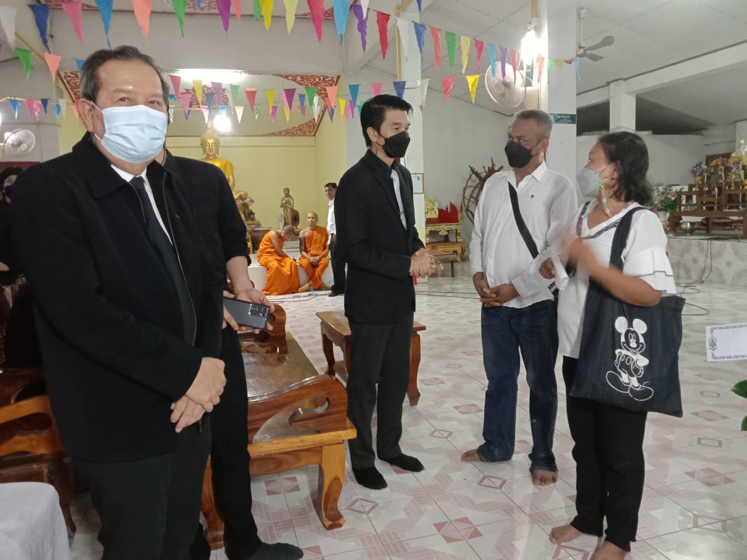 รองอธิการบดีเป็นเจ้าภาพสวดอธิธรรมศพและแสดงความเสียใจต่อการจากไปของนักศึกษา