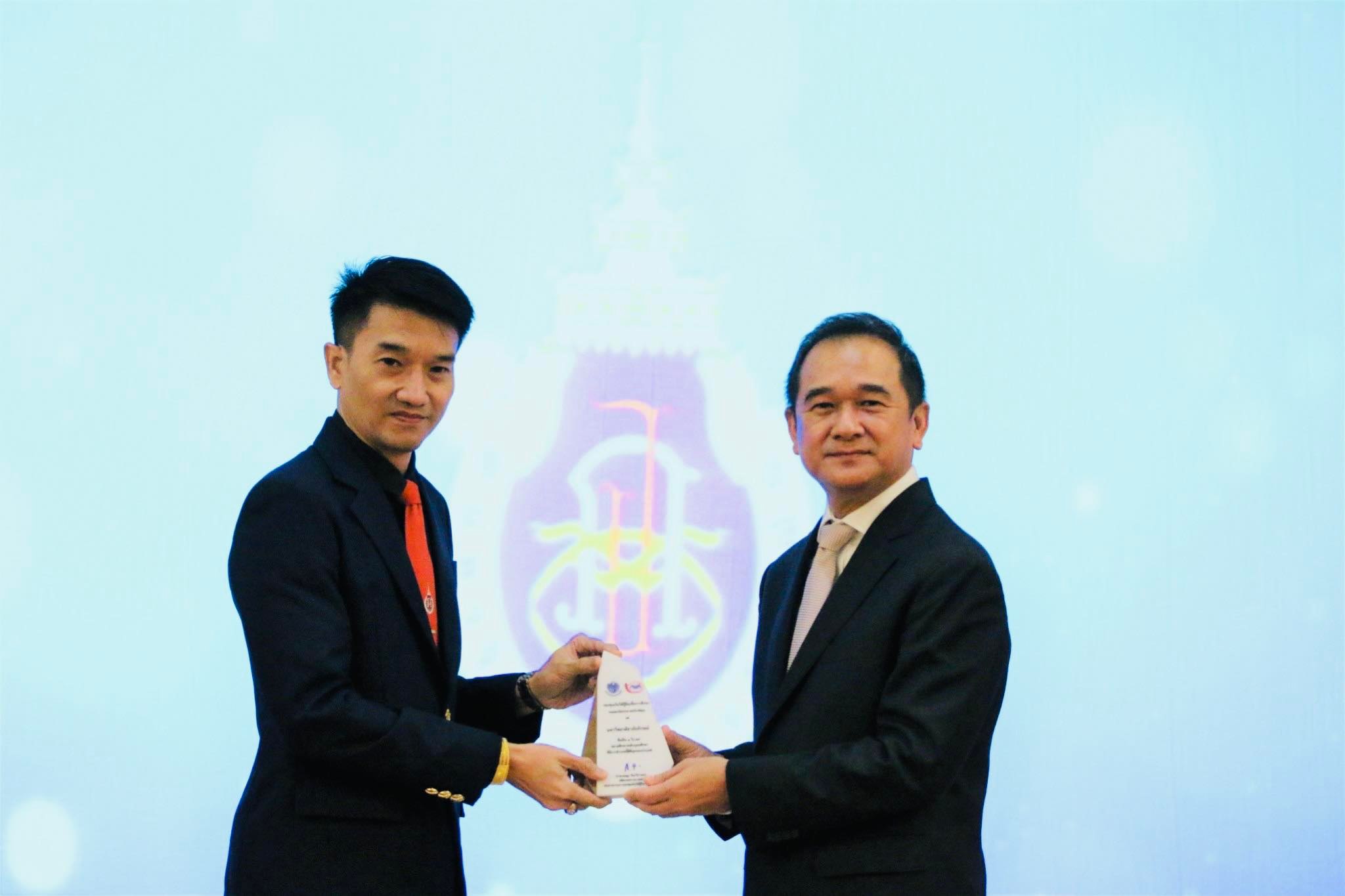 ม.วลัยลักษณ์ รับโล่ประกาศเกียรติคุณ "รางวัลสถานศึกษาระดับอุดมศึกษาที่มีการชำระหนี้ กยศ. 25 อันดับดีที่สุดของประเทศ"