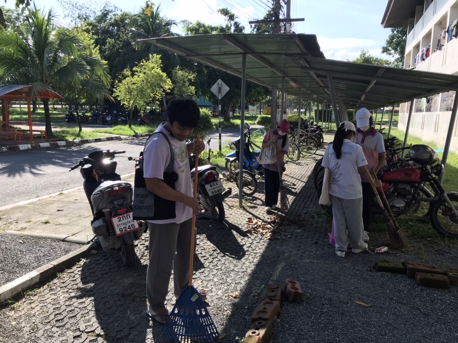 กิจกรรมจิตอาสาพัฒนาพื้นที่เขตหอพักลักษณานิเวศ (ฝั่งหอธรรมดา)