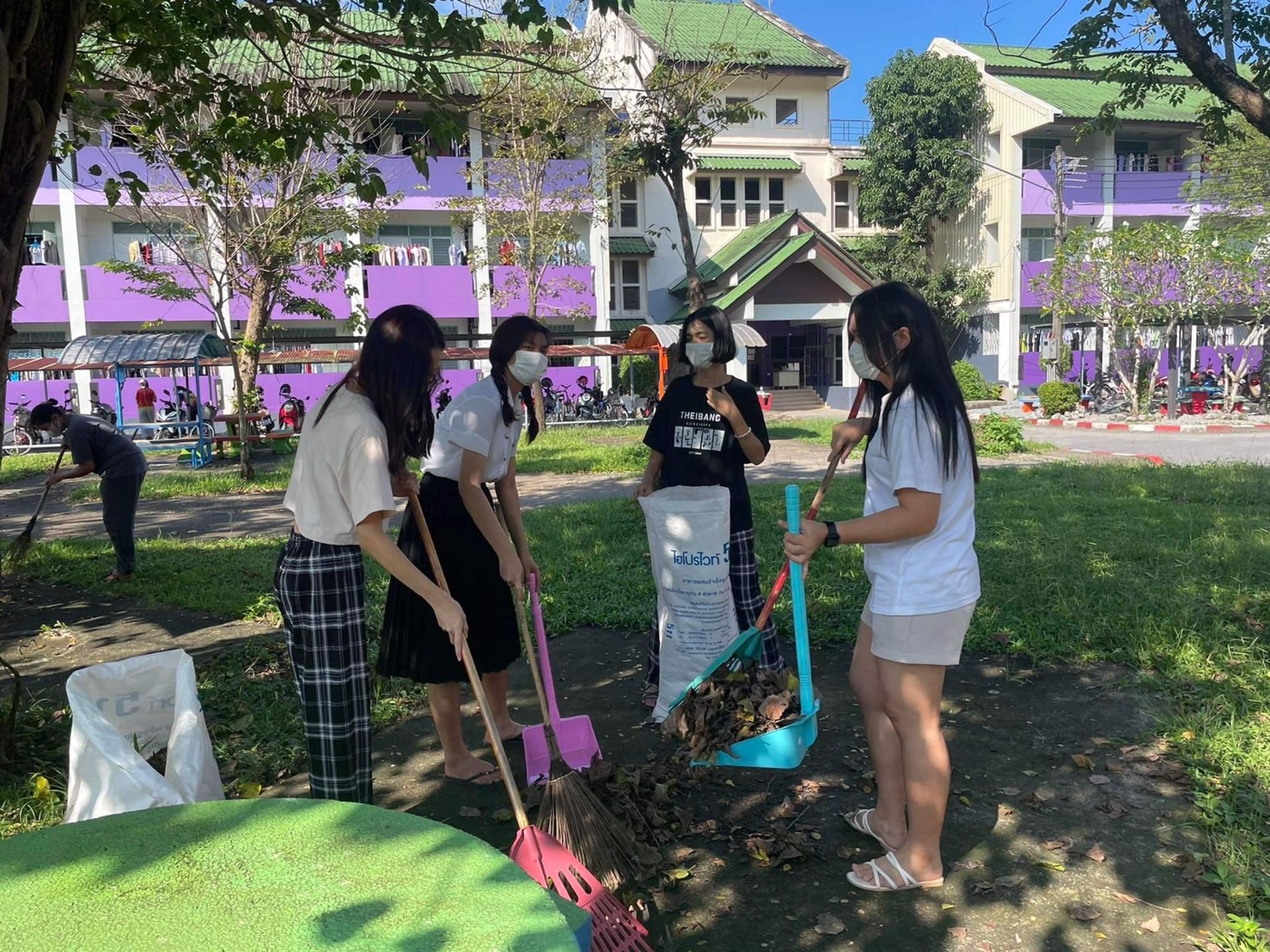 กิจกรรมจิตอาสาพัฒนาพื้นที่เขตหอพักลักษณานิเวศ (ฝั่งหอธรรมดา)