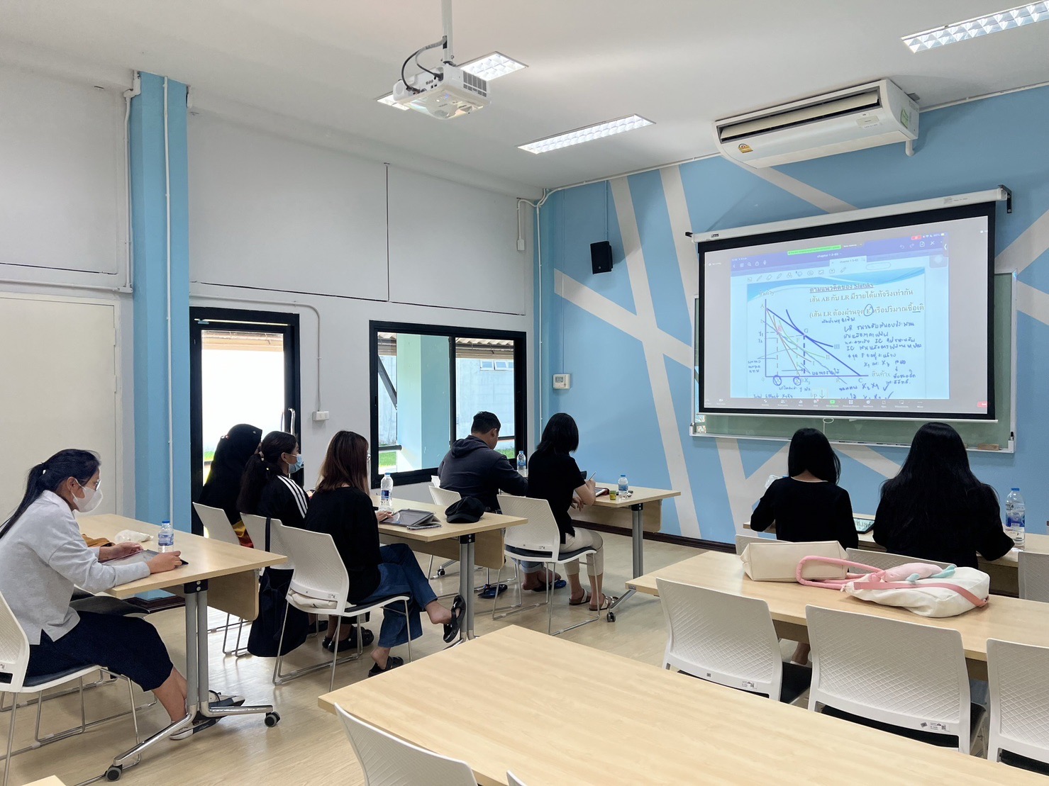 WU Tutor Center จัดติวทบทวนรายวิชา ECN62-103 Microeconomics II