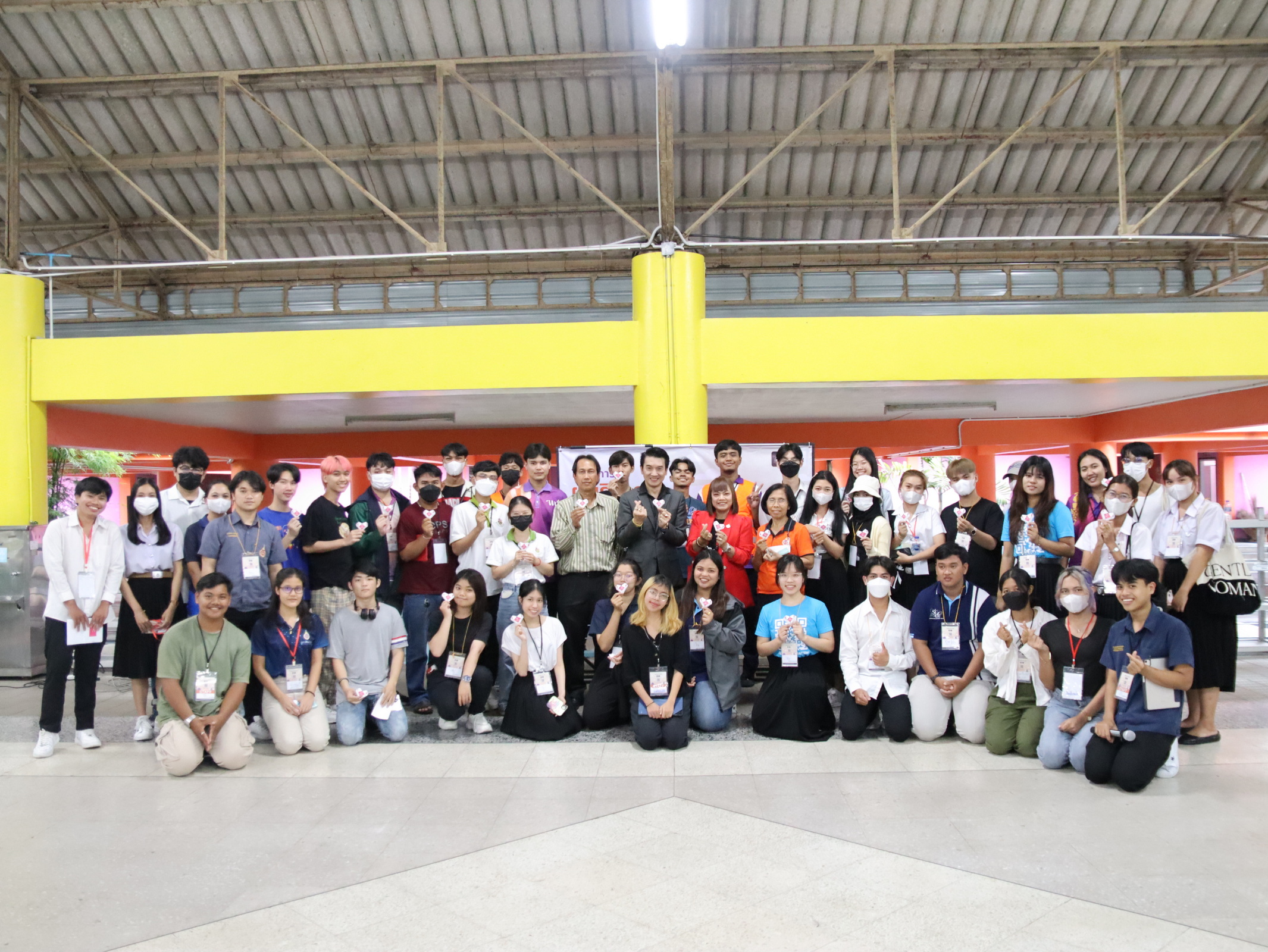 นักศึกษาและรองอธิการบดีร่วมเดินในกิจกรรม Walk 'n Talk for Change ครั้งที่ 1