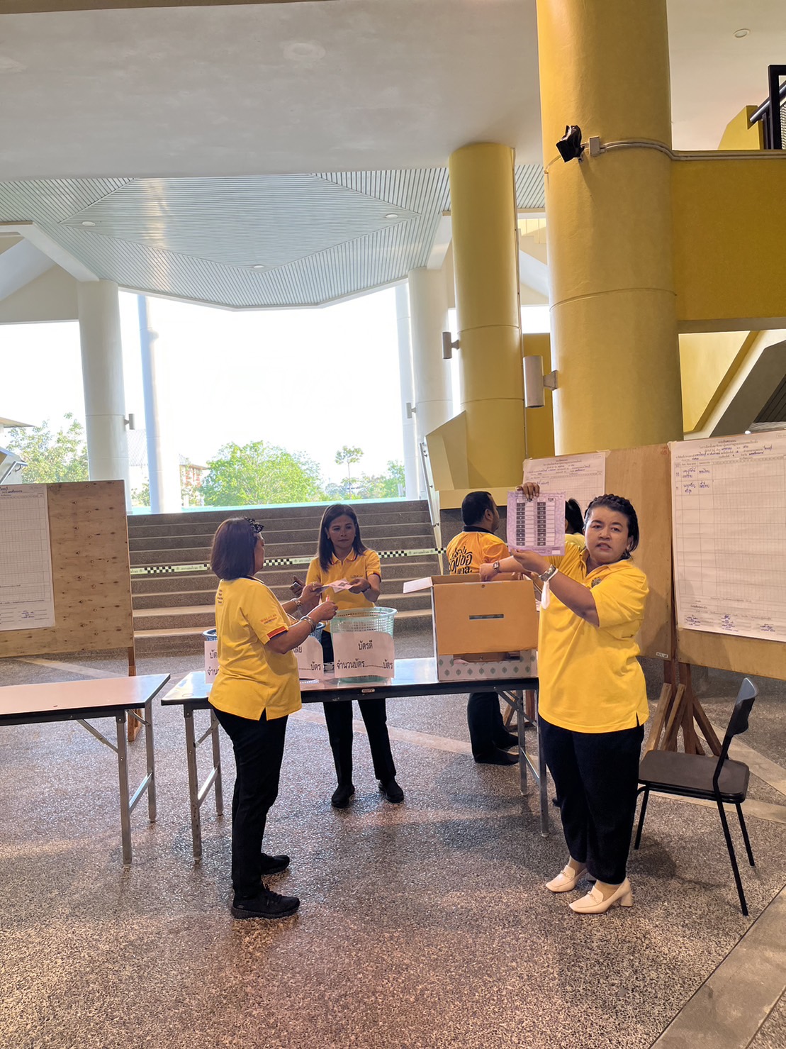 บุคลากร สพน. ปฏิบัติหน้าที่คณะกรรมการประจำหน่วยเลือกตั้ง 2566