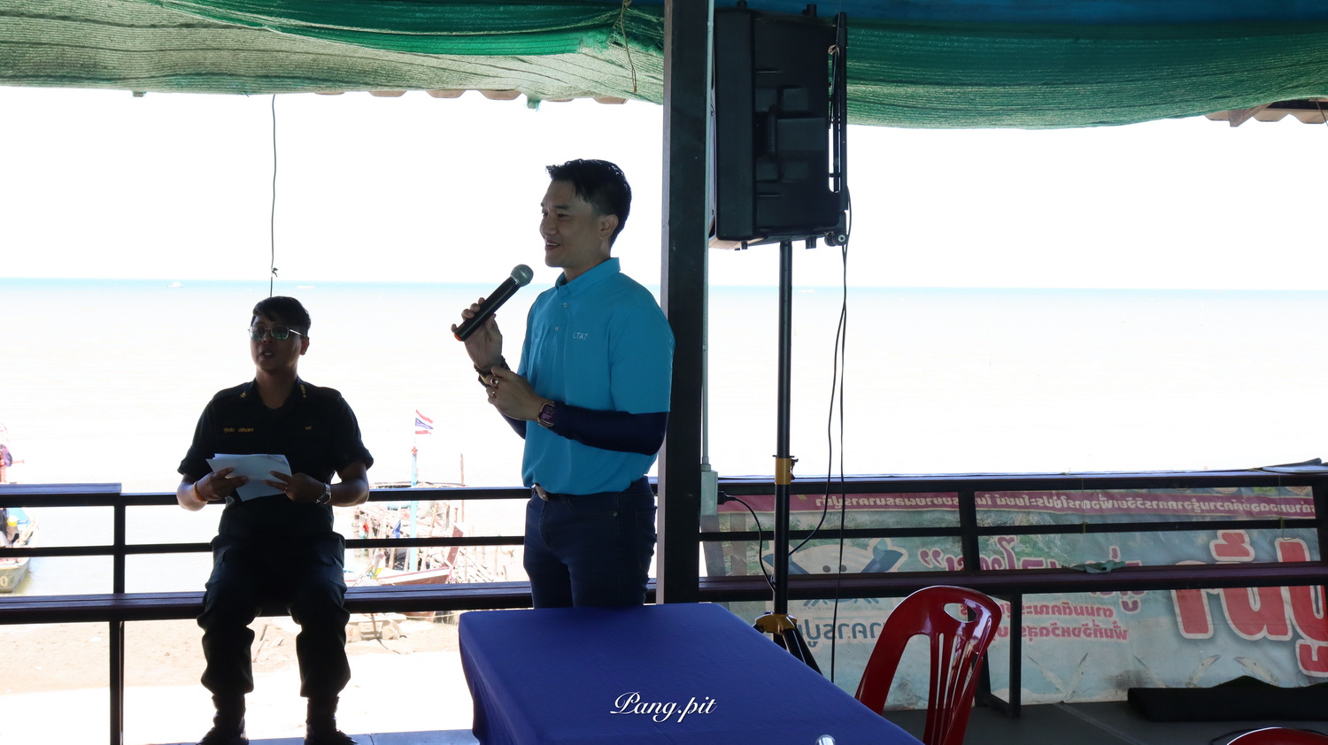 เครือข่ายจิตอาสาจัดกิจกรรม   จิตอาสา "เก็บขยะริมชายหาด นั่งเรือปล่อยปูม้า"