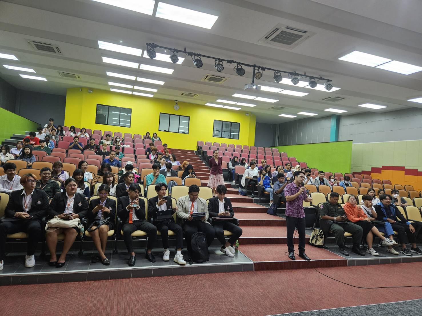 ผูับริหาร สพน. พบผู้นำนักศึกษา