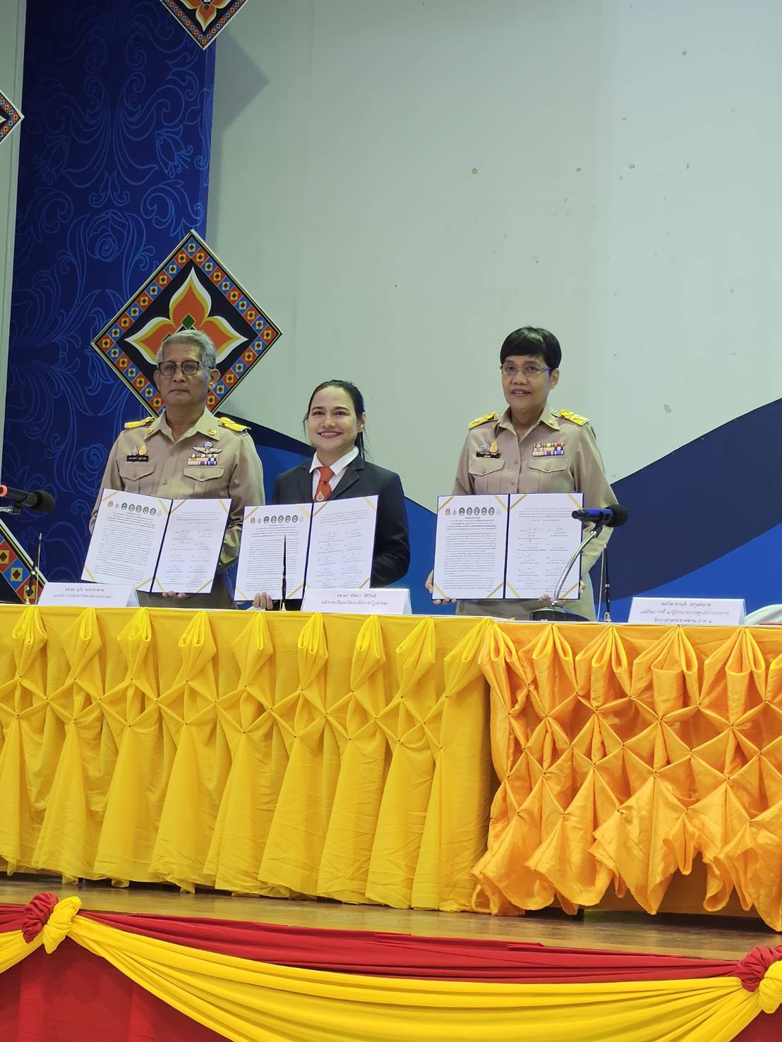 พิธีลงนามความร่วมมือโครงการสื่อสารเรื่องราวของสถาบันพระมหากษัตริย์ด้วยความจริงและความรัก