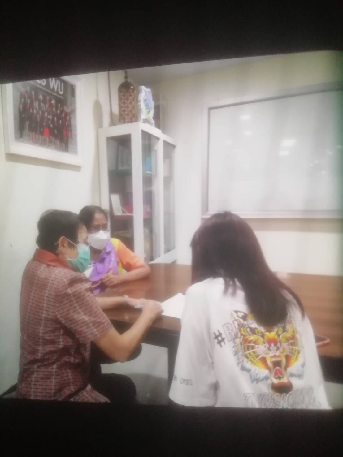 นักศึกษารับคำปรึกษา