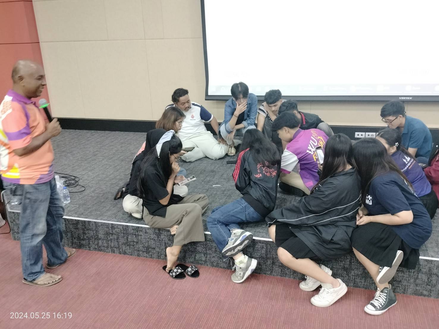 ทีมกิจกรรมทักษะชีวิตและ Walk Rally จัดอบรมกระบวนกร