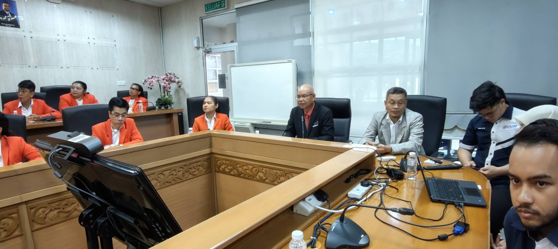 คณะผู้บริหารและบุคลากร สพน. ศึกษาดูงานระบบดูแลส่งเสริมและพัฒนานักศึกษา ณ UUM ประเทศมาเลเซีย