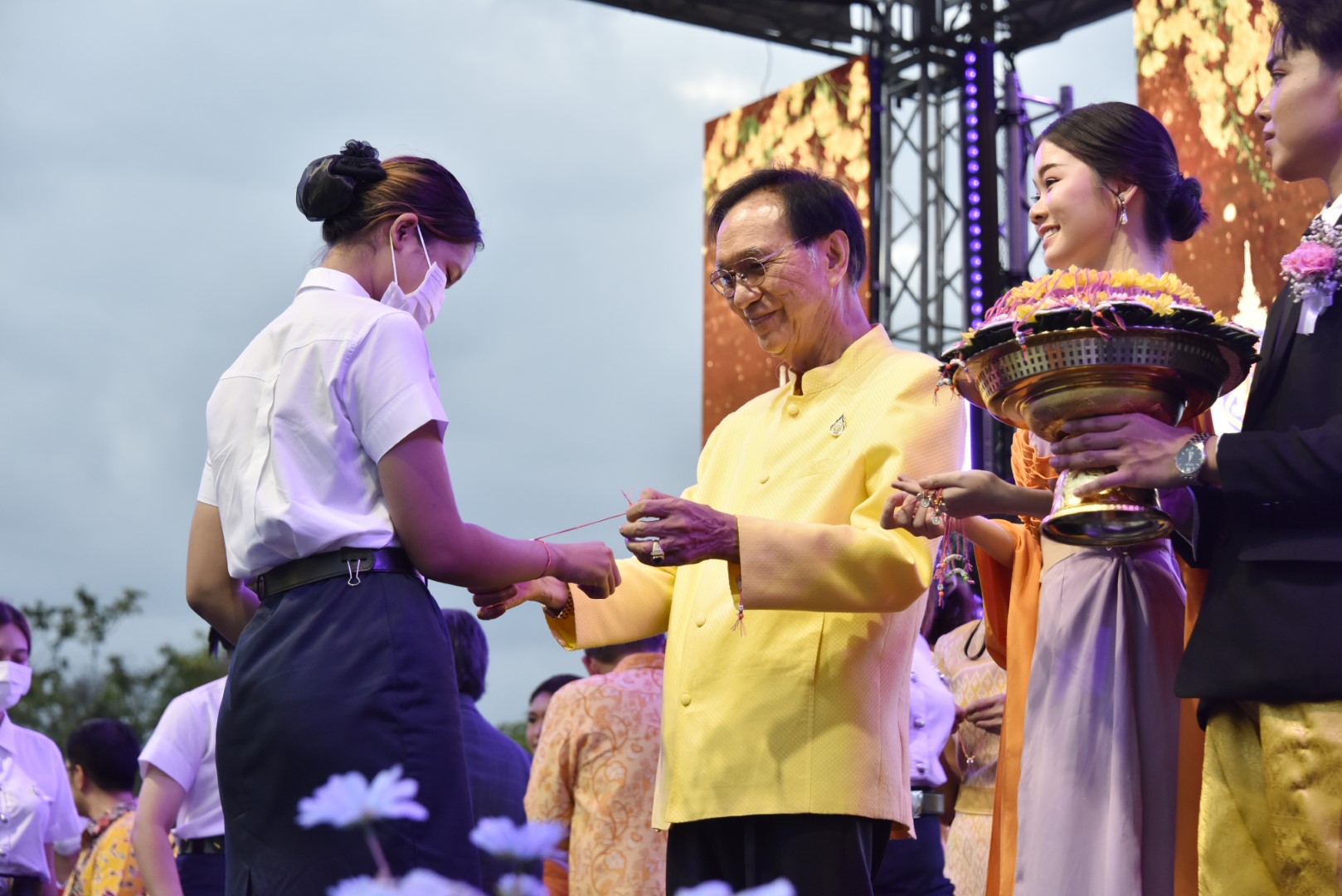 กิจกรรมสานฝัน-สู่ขวัญ มอบสร้อยข้อมือ WU’67 ต้อนรับน้องใหม่ประดู่ช่อที่ 27