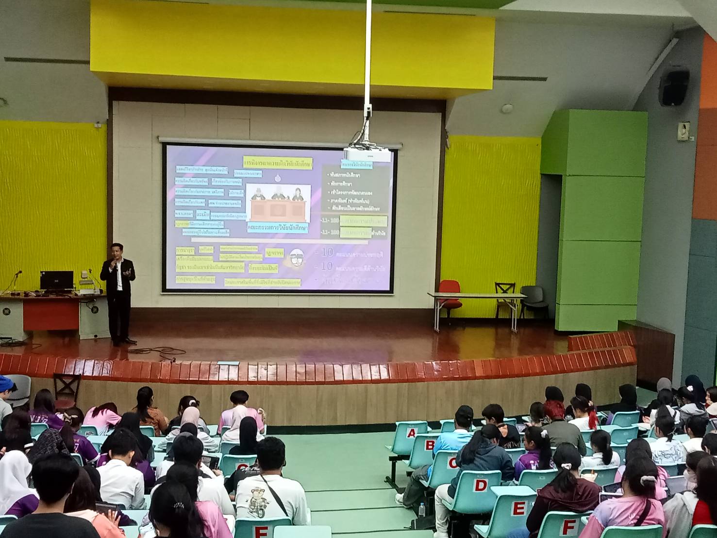 สพน. จัดกิจกรรมบรรยายและแลกเปลี่ยนเรียนรู้ "วัยใสรู้ทันภัยยาเสพติด"