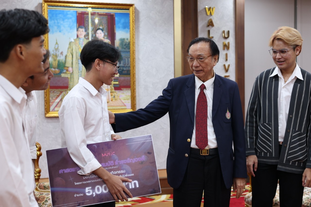 นักศึกษามหาวิทยาลัยวลัยลักษณ์จัดเทศกาลดนตรี Walailak Music Festival ครั้งที่ 1 ขึ้นเมื่อวันที่ 13 พฤศจิกายน 2567 ตั้งแต่เวลา 15.00 น. งาน Walailak Music Festival ที่จัดขึ้นครั้งแรกศิลปินรับเชิญโดย PURPEECH และตามด้วยชมรมภายในมหาวิทยาลัยประกอบด้วย WU BAND, WU MUSIC CLUB, WU COMMUNITY OF COMMUNICATION, WU ENSEMBLE, WU MOVING IMAGES, WU KESONPRADUU และ WU COVER DANCE และการแสดงของศิลปิน PURPEECH วงดนตรีขวัญใจวัยรุ่นจาก จ.เชียงใหม่ ร่วมแสดง โดยมีศาสตราจารย์ ดร.สมบัติ ธำรงธัญวงศ์ อธิการบดีมหาวิทยาลัยวลัยลักษณ์ กล่าวต้อนรับผู้เข้าร่วมเทศกาลดนตรีอย่างเป็นกันเอง