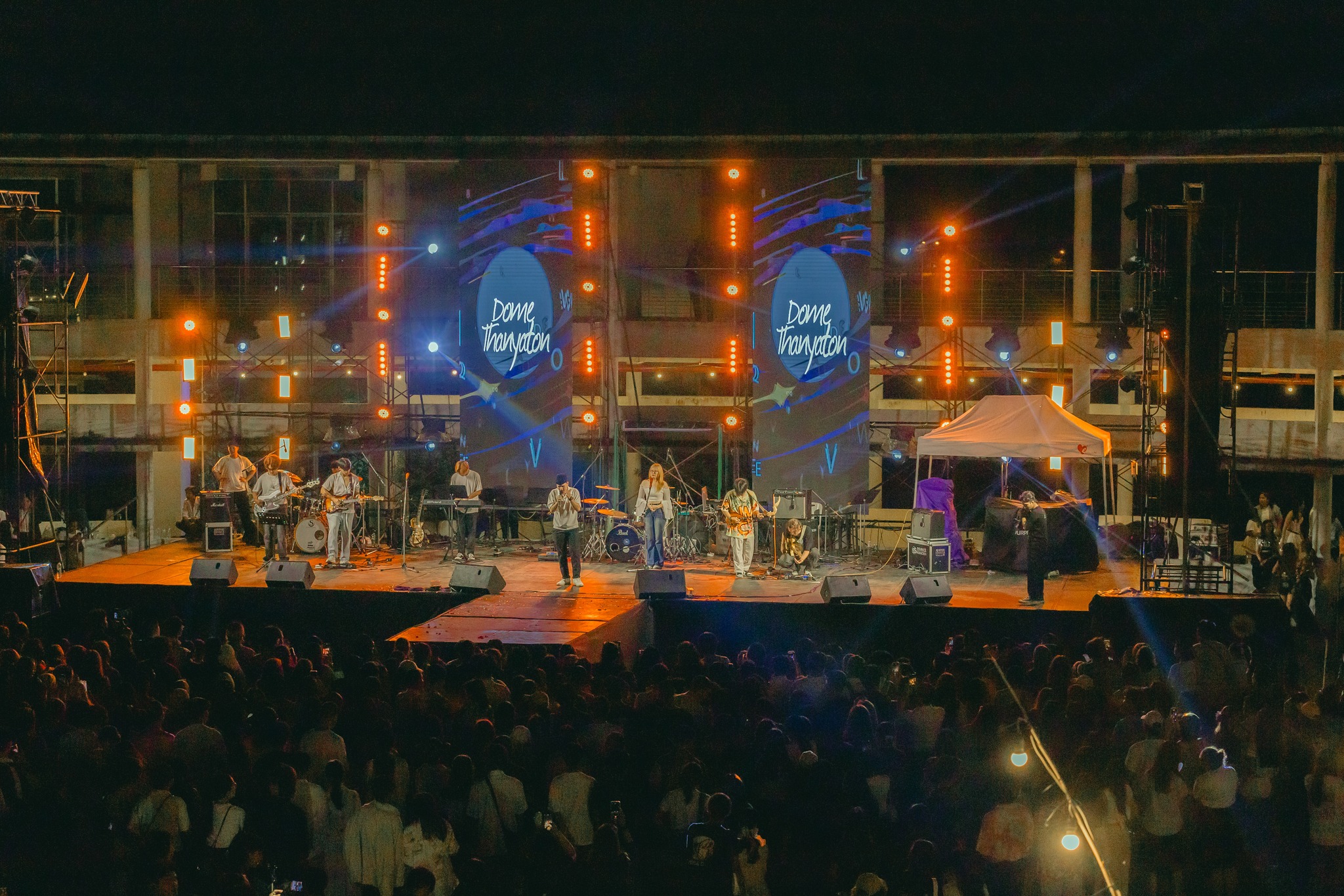 นักศึกษามหาวิทยาลัยวลัยลักษณ์จัดเทศกาลดนตรี Walailak Music Festival ครั้งที่ 1 ขึ้นเมื่อวันที่ 13 พฤศจิกายน 2567 ตั้งแต่เวลา 15.00 น. งาน Walailak Music Festival ที่จัดขึ้นครั้งแรกศิลปินรับเชิญโดย PURPEECH และตามด้วยชมรมภายในมหาวิทยาลัยประกอบด้วย WU BAND, WU MUSIC CLUB, WU COMMUNITY OF COMMUNICATION, WU ENSEMBLE, WU MOVING IMAGES, WU KESONPRADUU และ WU COVER DANCE และการแสดงของศิลปิน PURPEECH วงดนตรีขวัญใจวัยรุ่นจาก จ.เชียงใหม่ ร่วมแสดง โดยมีศาสตราจารย์ ดร.สมบัติ ธำรงธัญวงศ์ อธิการบดีมหาวิทยาลัยวลัยลักษณ์ กล่าวต้อนรับผู้เข้าร่วมเทศกาลดนตรีอย่างเป็นกันเอง