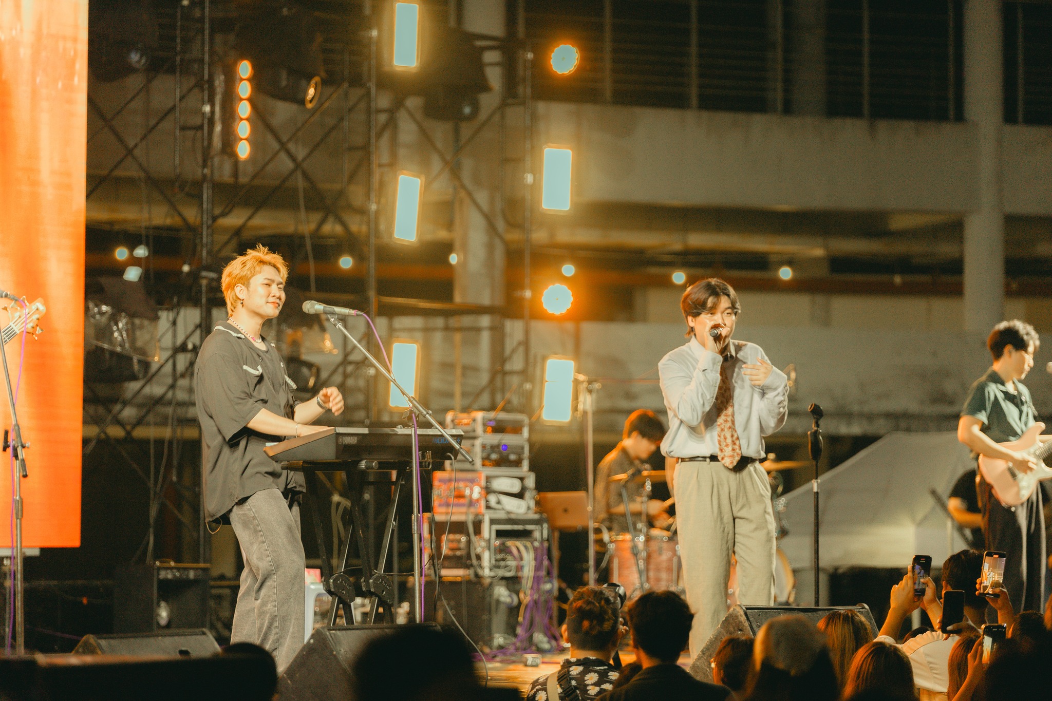 นักศึกษามหาวิทยาลัยวลัยลักษณ์จัดเทศกาลดนตรี Walailak Music Festival ครั้งที่ 1 ขึ้นเมื่อวันที่ 13 พฤศจิกายน 2567 ตั้งแต่เวลา 15.00 น. งาน Walailak Music Festival ที่จัดขึ้นครั้งแรกศิลปินรับเชิญโดย PURPEECH และตามด้วยชมรมภายในมหาวิทยาลัยประกอบด้วย WU BAND, WU MUSIC CLUB, WU COMMUNITY OF COMMUNICATION, WU ENSEMBLE, WU MOVING IMAGES, WU KESONPRADUU และ WU COVER DANCE และการแสดงของศิลปิน PURPEECH วงดนตรีขวัญใจวัยรุ่นจาก จ.เชียงใหม่ ร่วมแสดง โดยมีศาสตราจารย์ ดร.สมบัติ ธำรงธัญวงศ์ อธิการบดีมหาวิทยาลัยวลัยลักษณ์ กล่าวต้อนรับผู้เข้าร่วมเทศกาลดนตรีอย่างเป็นกันเอง