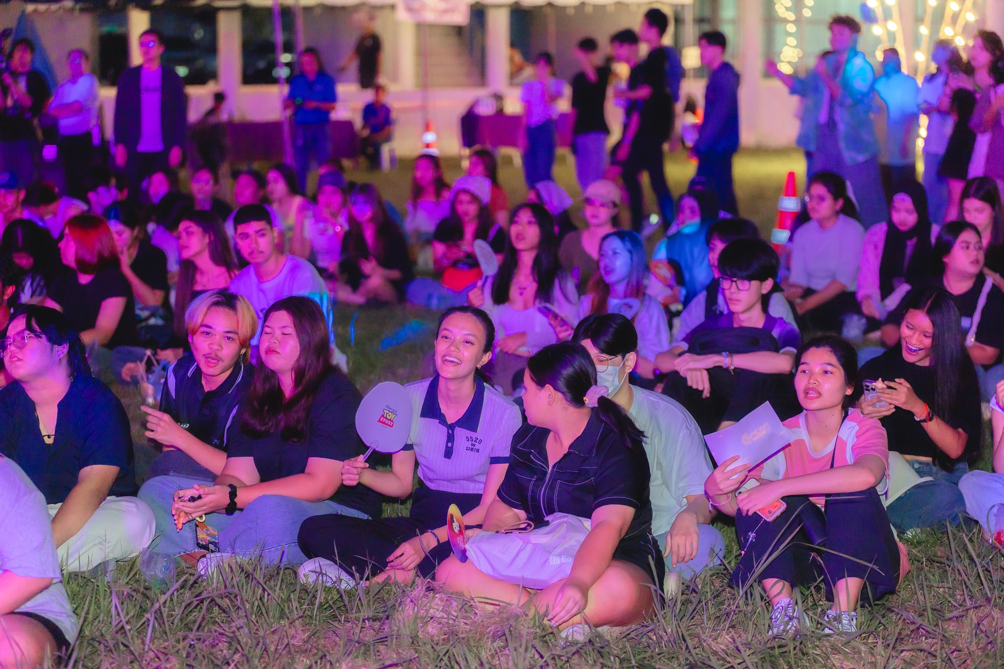 นักศึกษามหาวิทยาลัยวลัยลักษณ์จัดเทศกาลดนตรี Walailak Music Festival ครั้งที่ 1 ขึ้นเมื่อวันที่ 13 พฤศจิกายน 2567 ตั้งแต่เวลา 15.00 น. งาน Walailak Music Festival ที่จัดขึ้นครั้งแรกศิลปินรับเชิญโดย PURPEECH และตามด้วยชมรมภายในมหาวิทยาลัยประกอบด้วย WU BAND, WU MUSIC CLUB, WU COMMUNITY OF COMMUNICATION, WU ENSEMBLE, WU MOVING IMAGES, WU KESONPRADUU และ WU COVER DANCE และการแสดงของศิลปิน PURPEECH วงดนตรีขวัญใจวัยรุ่นจาก จ.เชียงใหม่ ร่วมแสดง โดยมีศาสตราจารย์ ดร.สมบัติ ธำรงธัญวงศ์ อธิการบดีมหาวิทยาลัยวลัยลักษณ์ กล่าวต้อนรับผู้เข้าร่วมเทศกาลดนตรีอย่างเป็นกันเอง