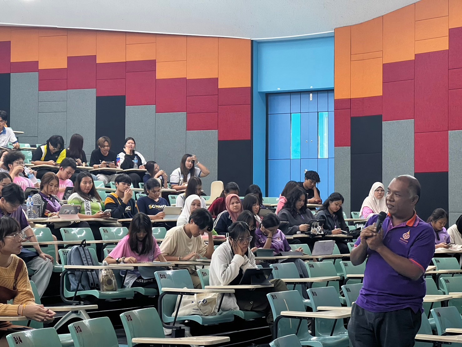 สพน. จัดกิจกรรมปฐมนิเทศนักศึกษาที่ได้เลือกเข้าร่วมกิจกรรมเสริมทักษะ "แทรกค์พัฒนา"