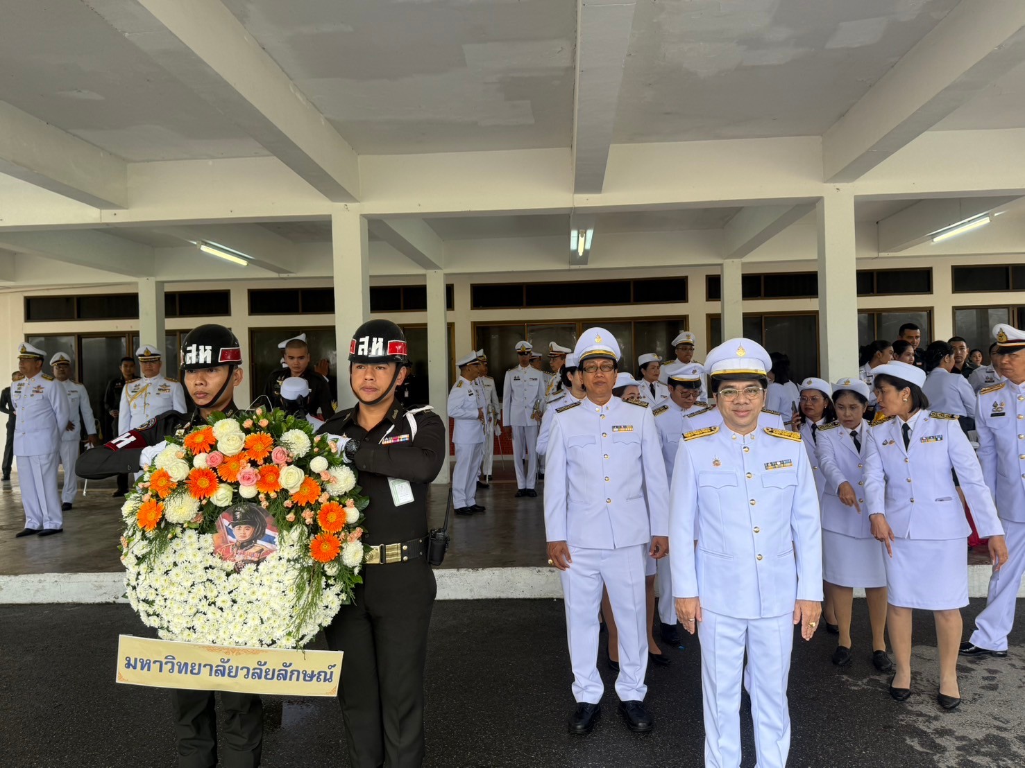 ผู้บริหารและบุคลากร สพน. ร่วมพิธีวางพวงมาลาเนื่องในวันมหาธีรราชเจ้า ประจำปี 2567