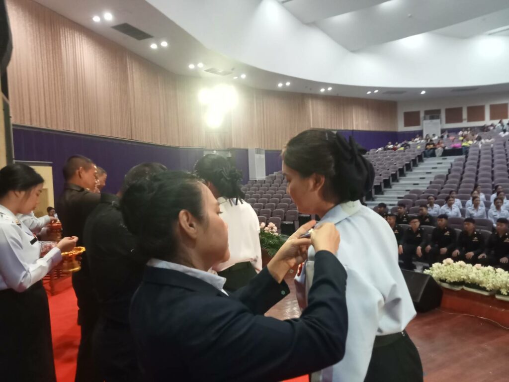 นักศึกษาวิชาทหาร ม.วลัยลักษณ์เข้าร่วมพิธีประดับเครื่องหมายชั้นปีที่ 4-5