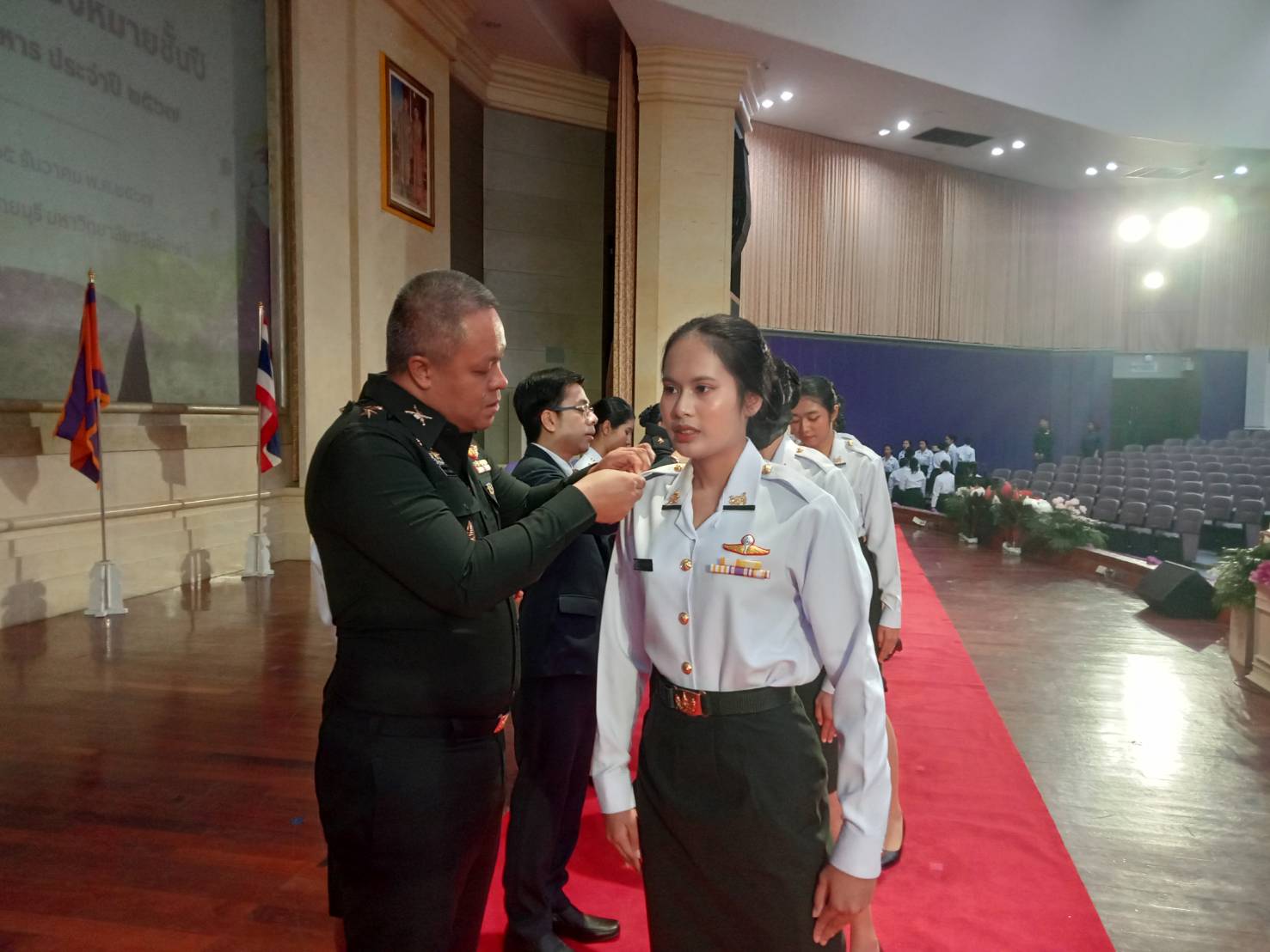นักศึกษาวิชาทหาร ม.วลัยลักษณ์เข้าร่วมพิธีประดับเครื่องหมายชั้นปีที่ 4-5