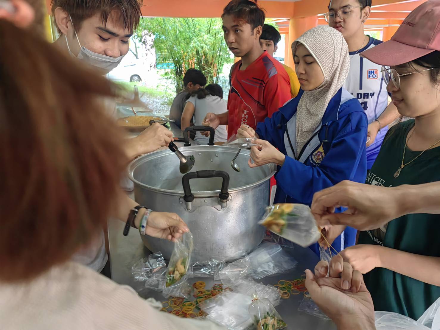 มหาวิทยาลัยวลัยลักษณ์จัดตั้งศูนย์ช่วยเหลือนักศึกษาและบุคลากรที่ประสบภัยน้ำท่วม