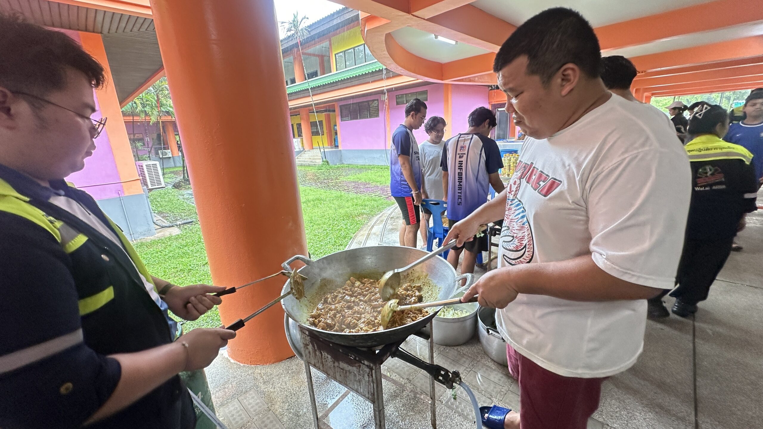 มหาวิทยาลัยวลัยลักษณ์จัดตั้งศูนย์ช่วยเหลือนักศึกษาและบุคลากรที่ประสบภัยน้ำท่วม