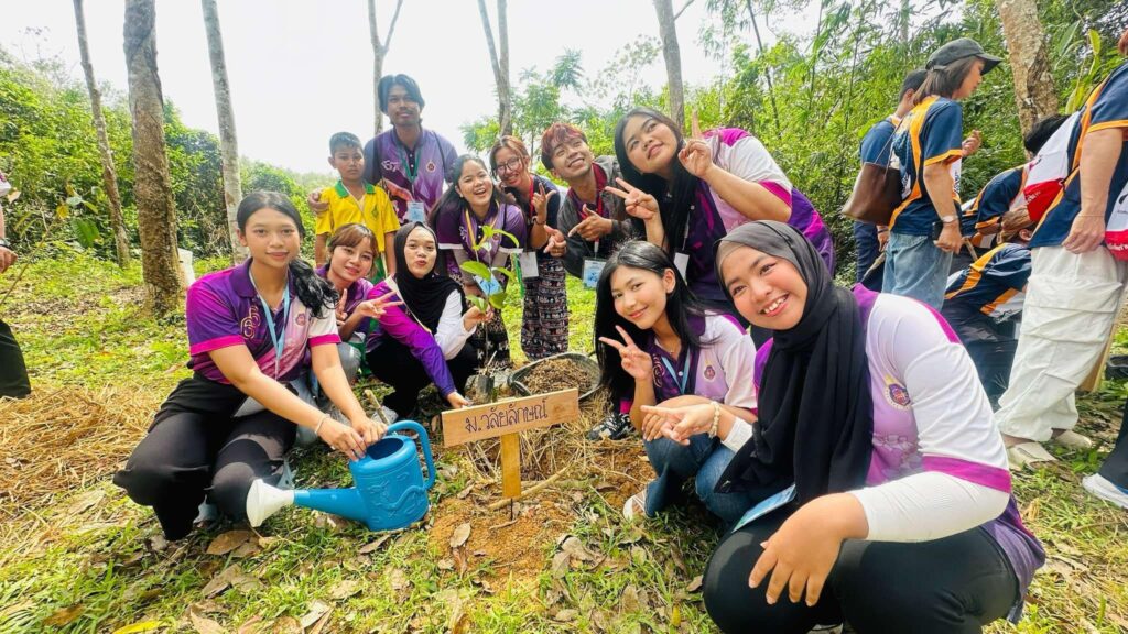 นักศึกษาและเจ้าหน้าที่ทุนการศึกษา สพน. ร่วมกิจกรรมค่าย กยศ. กลุ่มภาคใต้ "จิตอาสา ทำประโยชน์เพื่อสังคม"